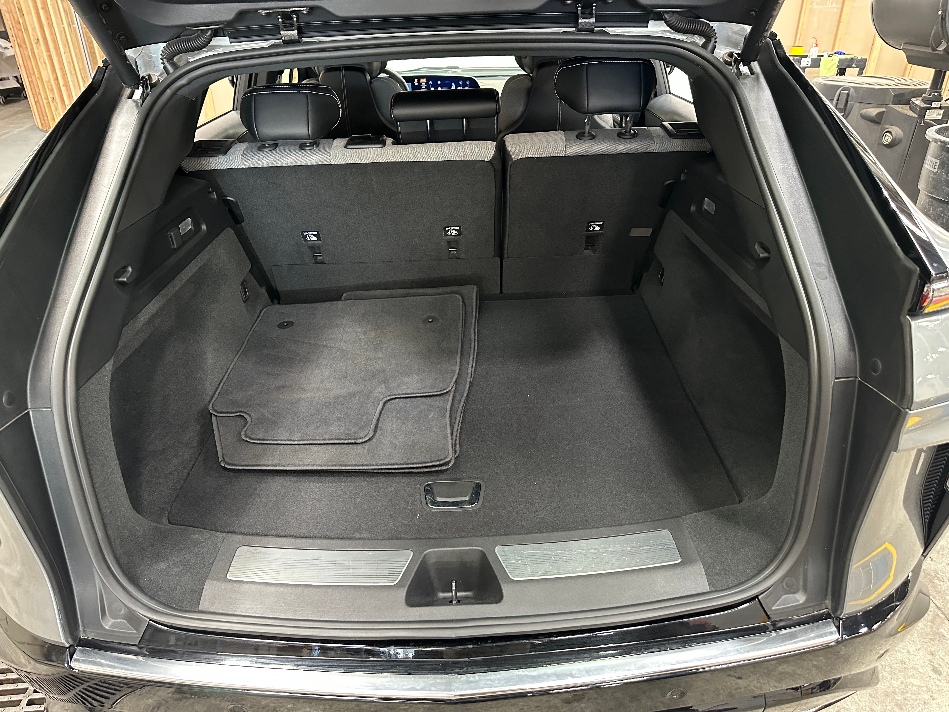 Used 2024 Cadillac LYRIQ Tech with VIN 1GYKPMRKXRZ103087 for sale in Auburn, WA