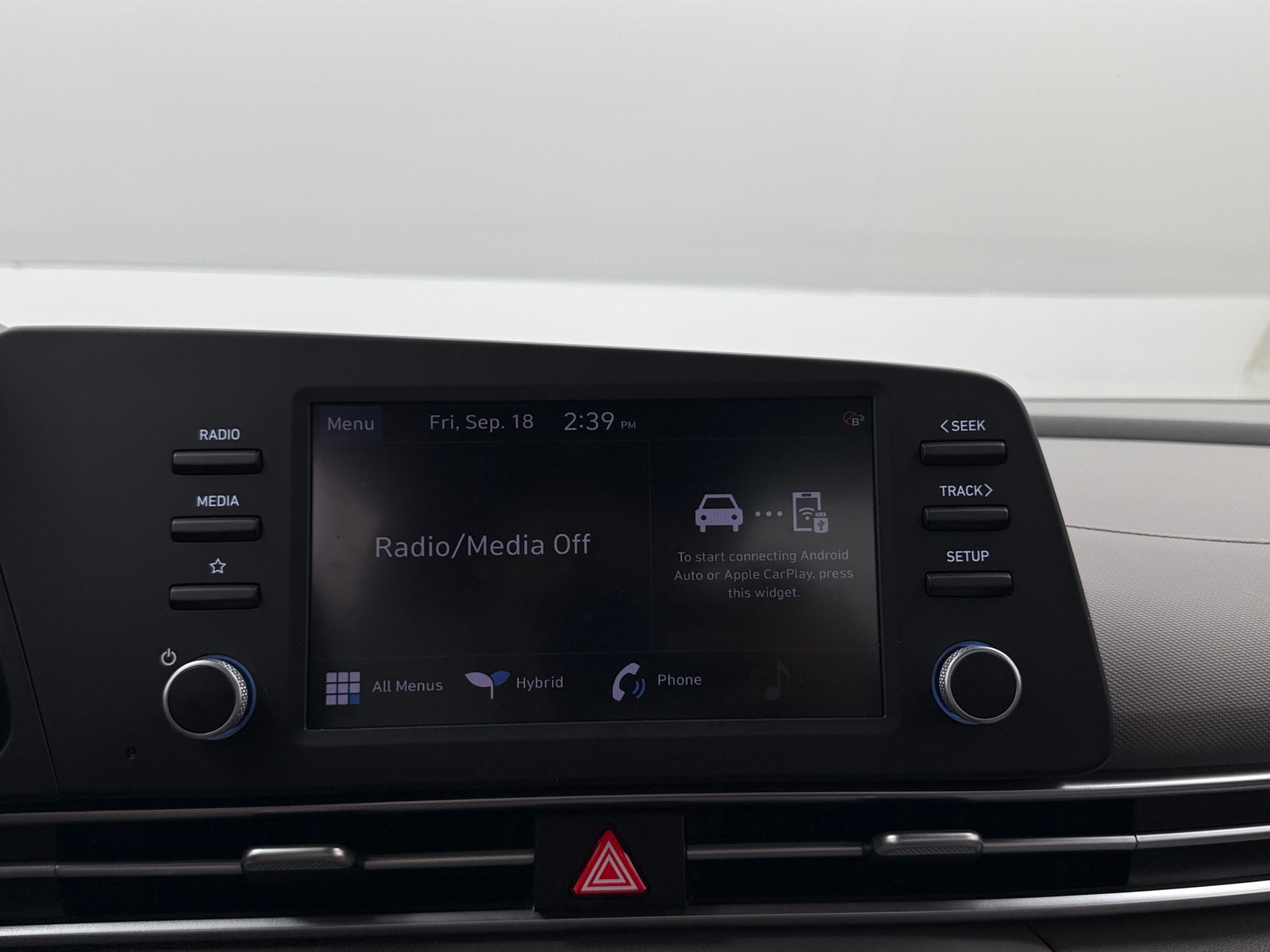 Thumbnail: 2023 Hyundai Elantra - 4