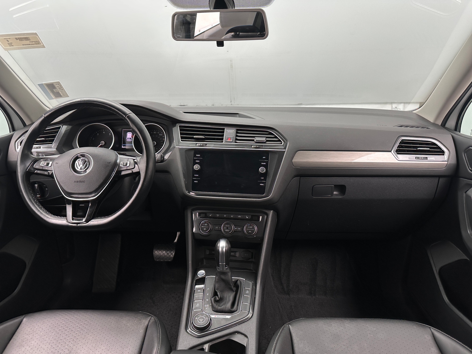 Thumbnail: 2018 Volkswagen Tiguan - 2