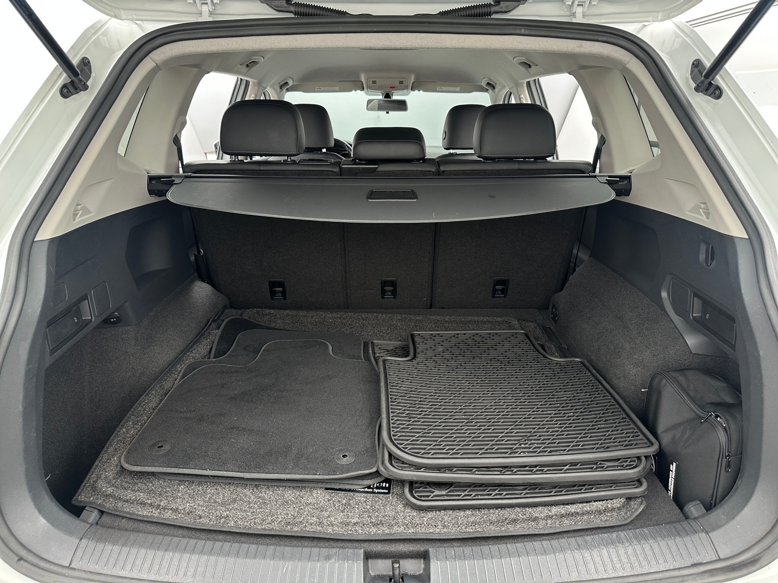 Thumbnail: 2018 Volkswagen Tiguan - 6