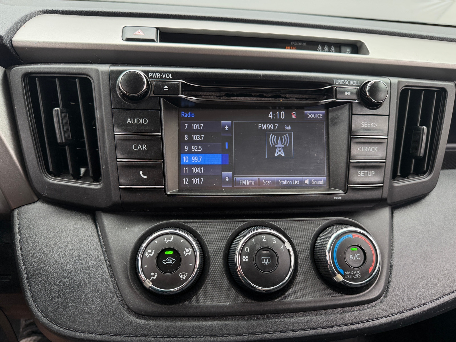 Thumbnail: 2017 Toyota RAV4 - 4