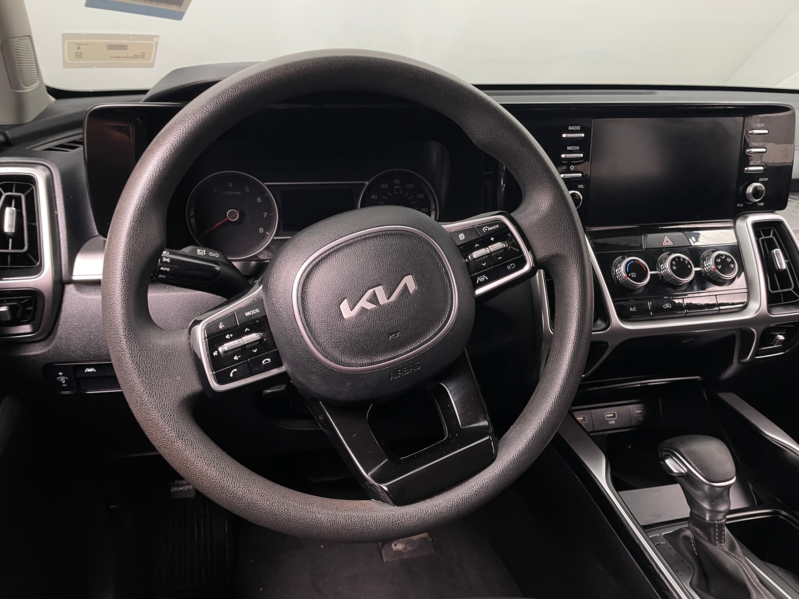 Thumbnail: 2023 Kia Sorento - 5