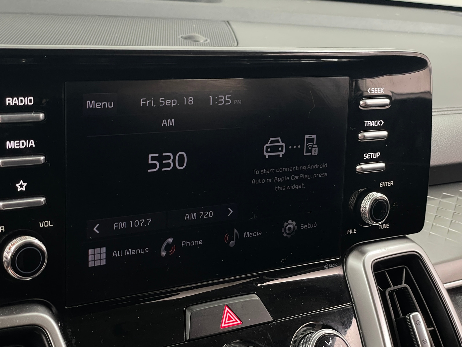 Thumbnail: 2023 Kia Sorento - 4