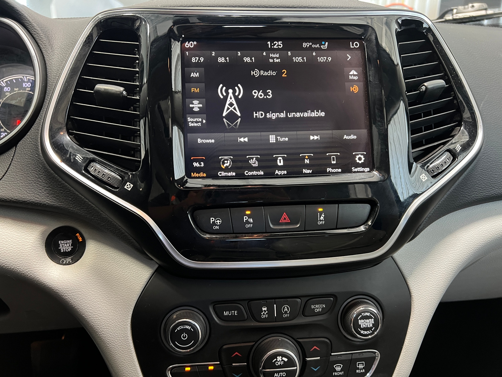 Thumbnail: 2021 Jeep Cherokee - 3
