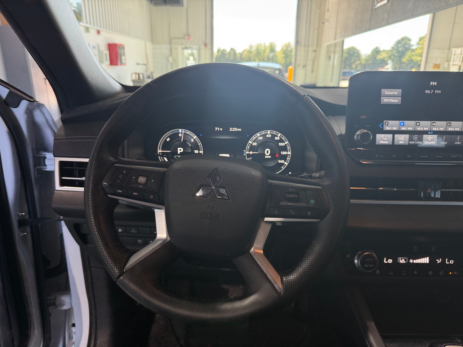 Thumbnail: 2025 Mitsubishi Outlander - 4