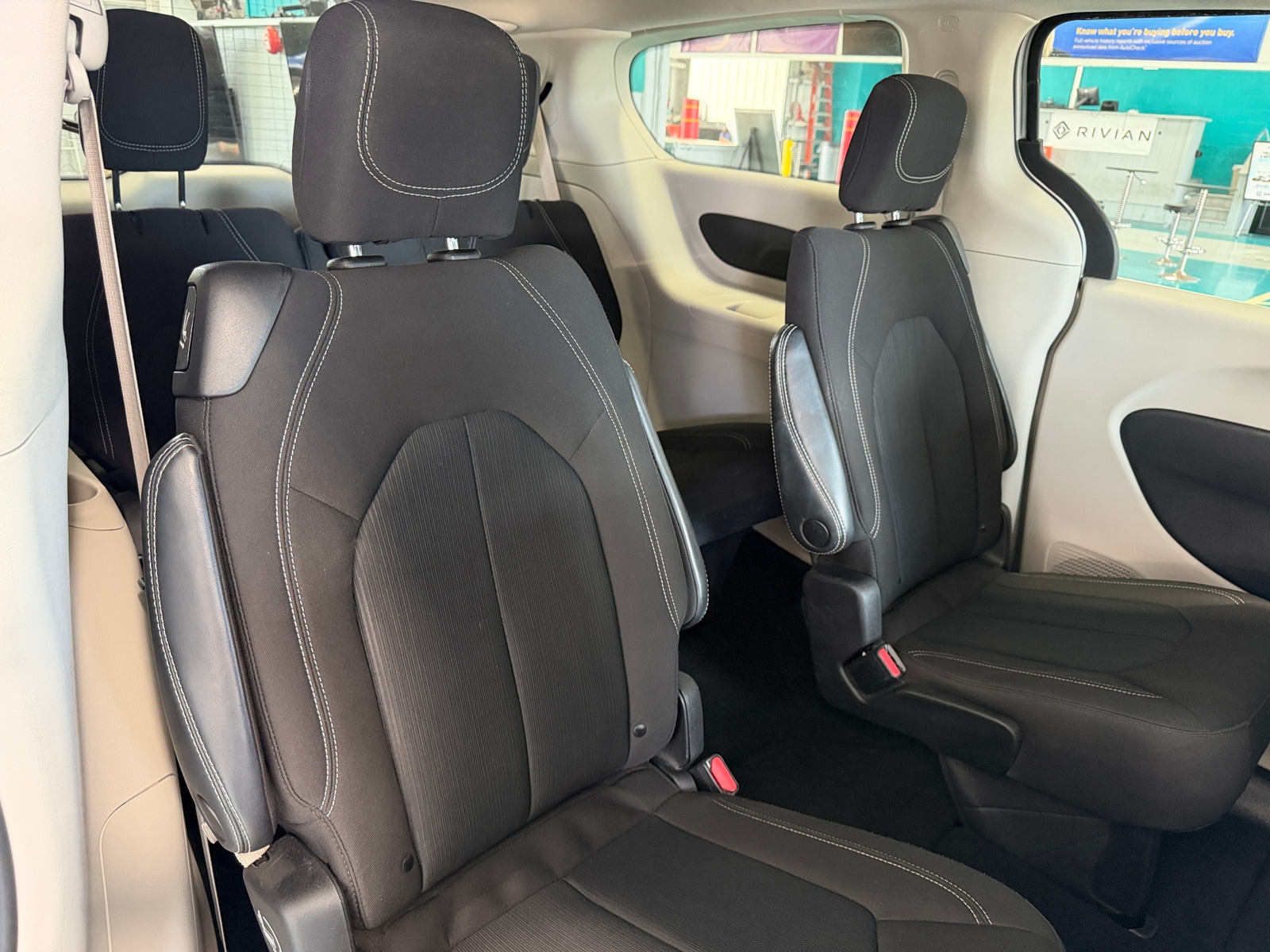 Thumbnail: 2022 Chrysler Voyager - 6