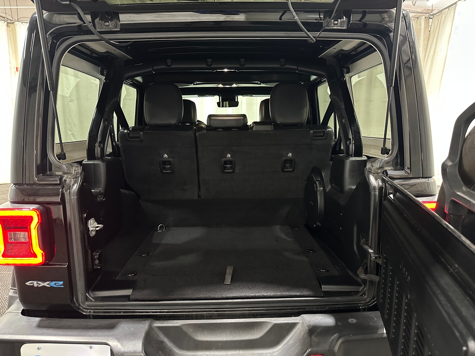 Thumbnail: 2021 Jeep Wrangler - 6