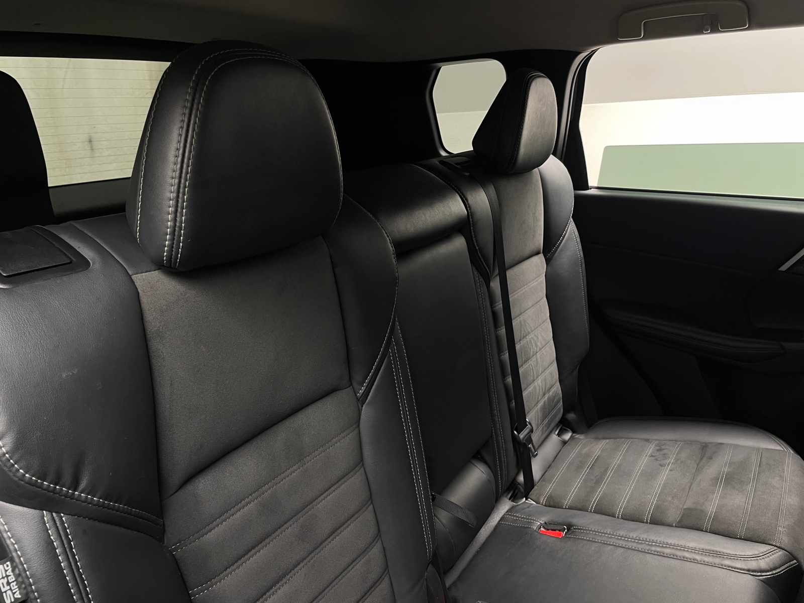 Thumbnail: 2023 Mitsubishi Outlander - 6
