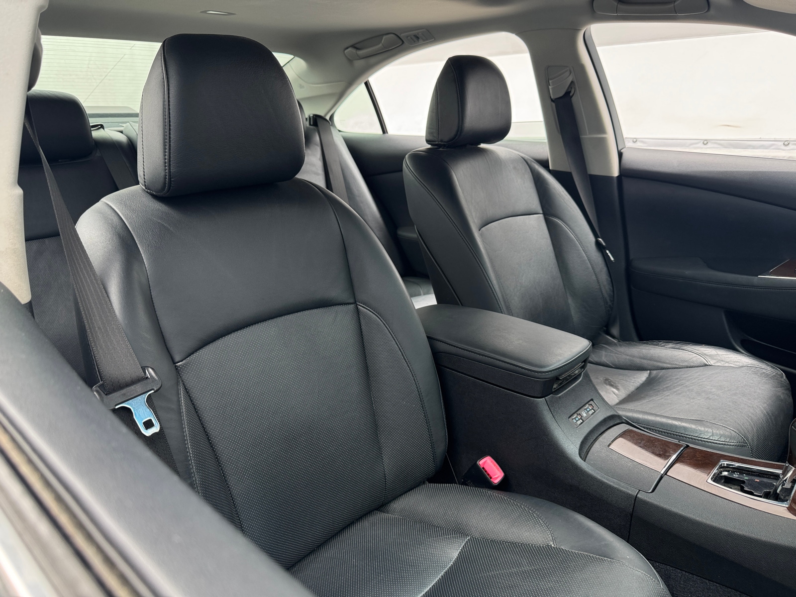 Thumbnail: 2011 Lexus ES - 2