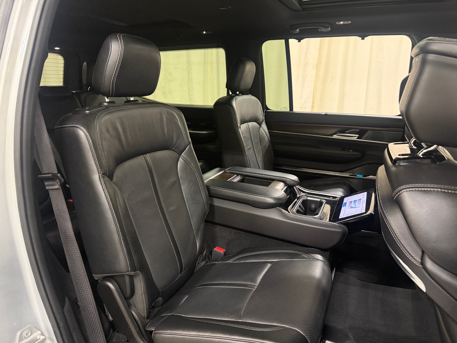 Thumbnail: 2022 Jeep Grand Wagoneer - 5