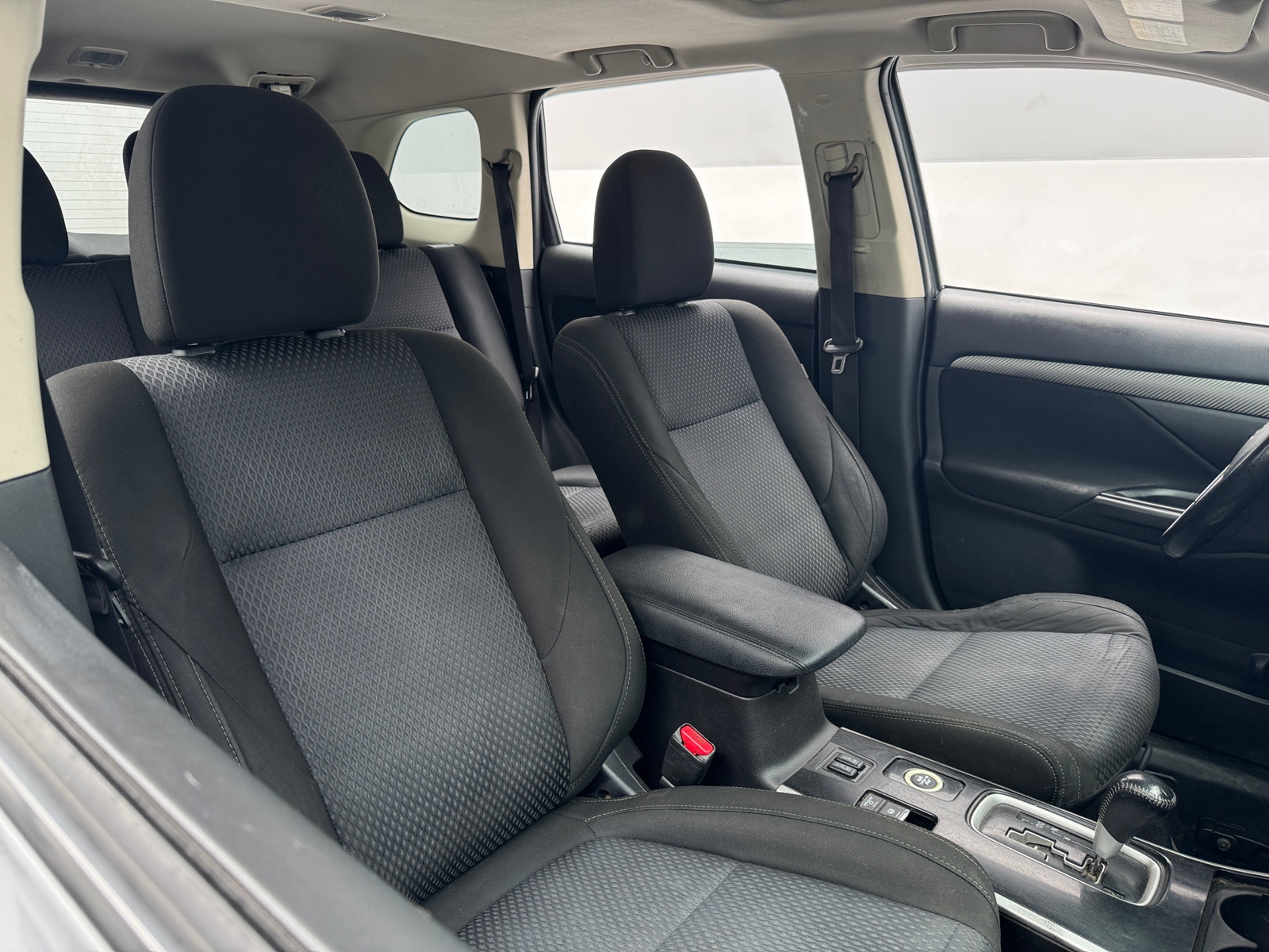 Thumbnail: 2018 Mitsubishi Outlander - 2
