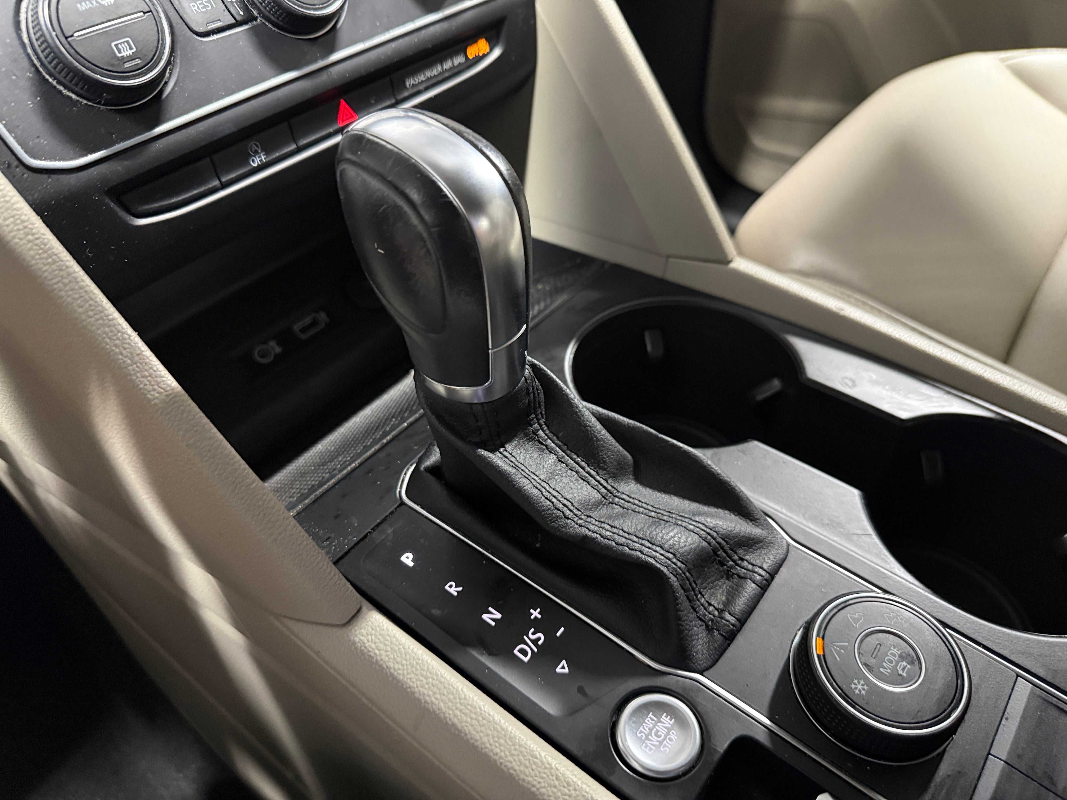 2018 Volkswagen Atlas SE w/Tech - Photo 11