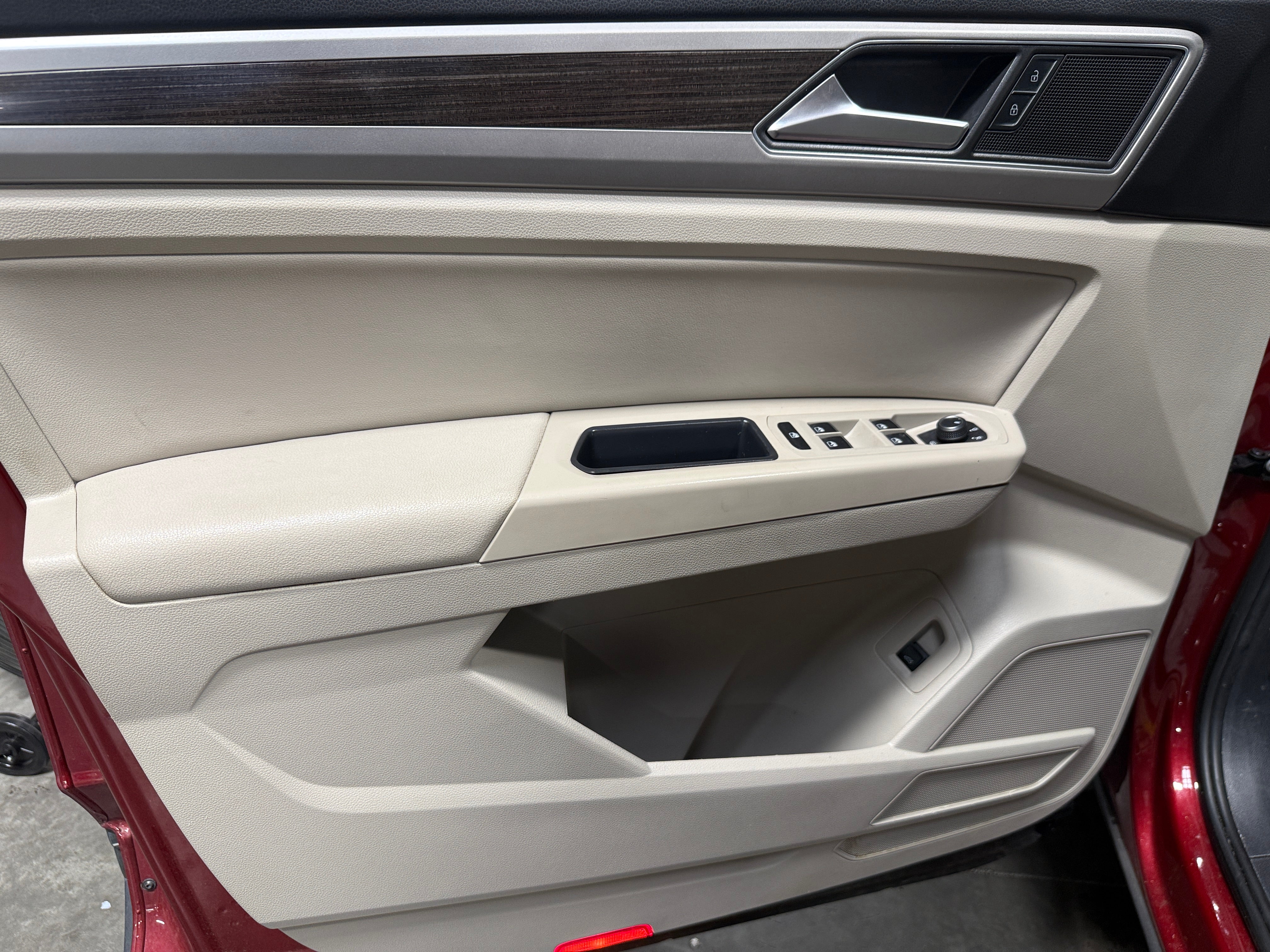 2018 Volkswagen Atlas SE w/Tech - Photo 7