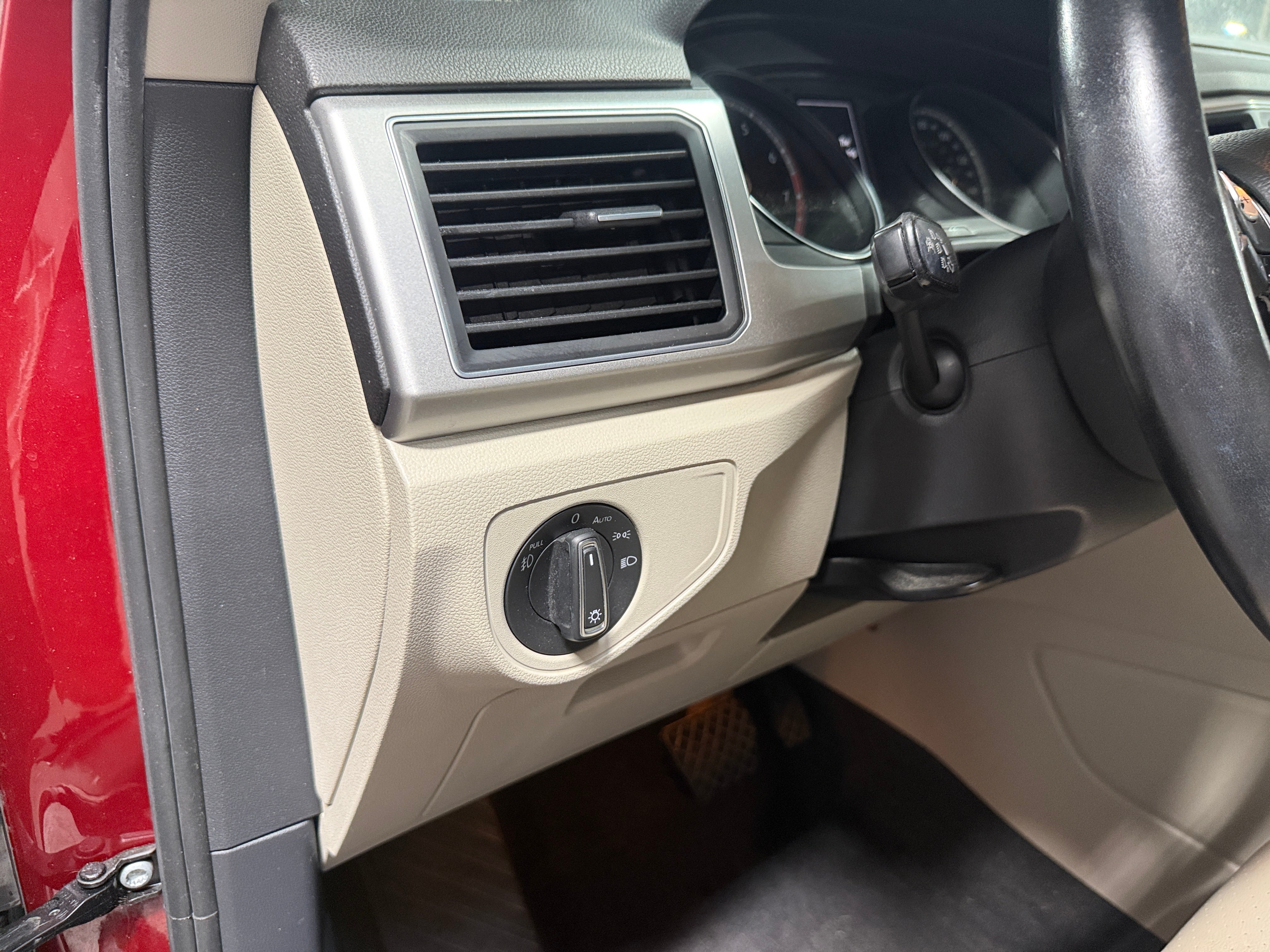2018 Volkswagen Atlas SE w/Tech - Photo 3