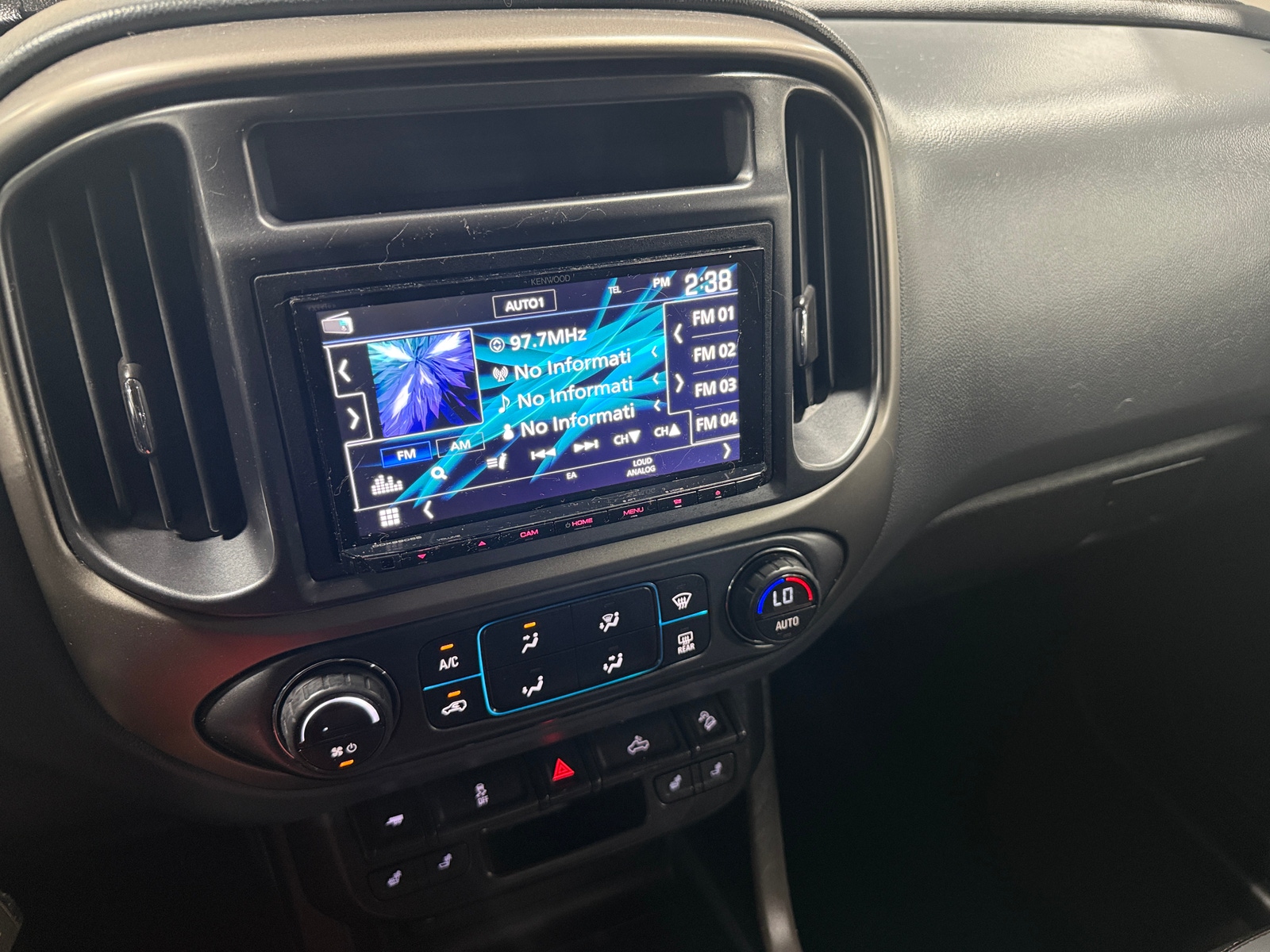 Thumbnail: 2015 Chevrolet Colorado - 3