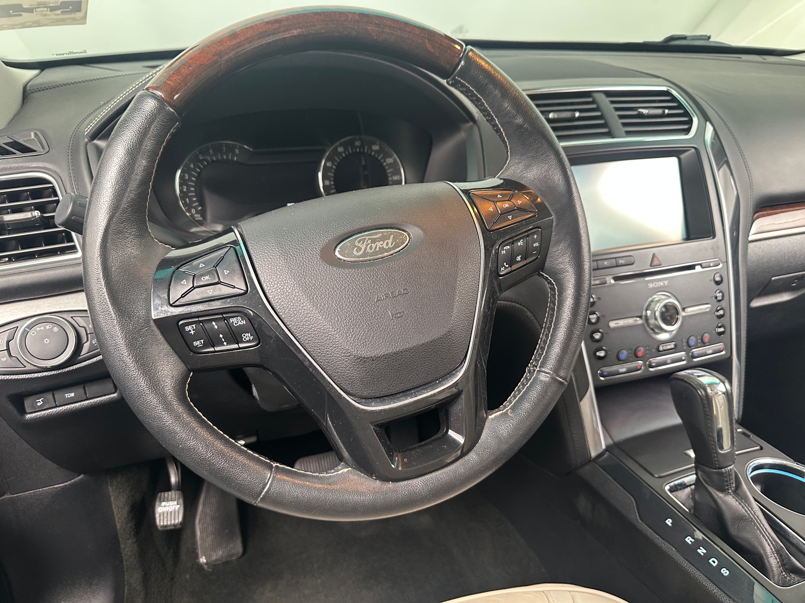 Thumbnail: 2016 Ford Explorer - 4