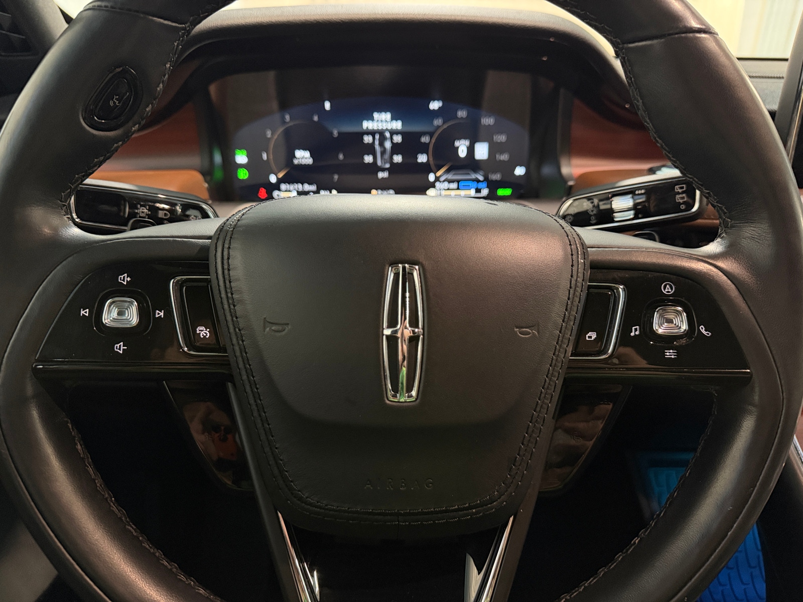 Thumbnail: 2022 Lincoln Aviator - 4