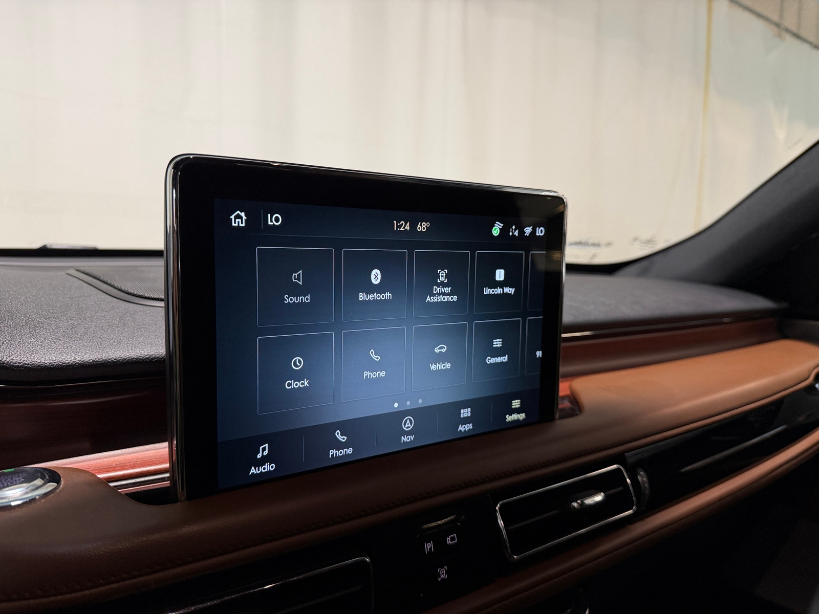 Thumbnail: 2022 Lincoln Aviator - 3