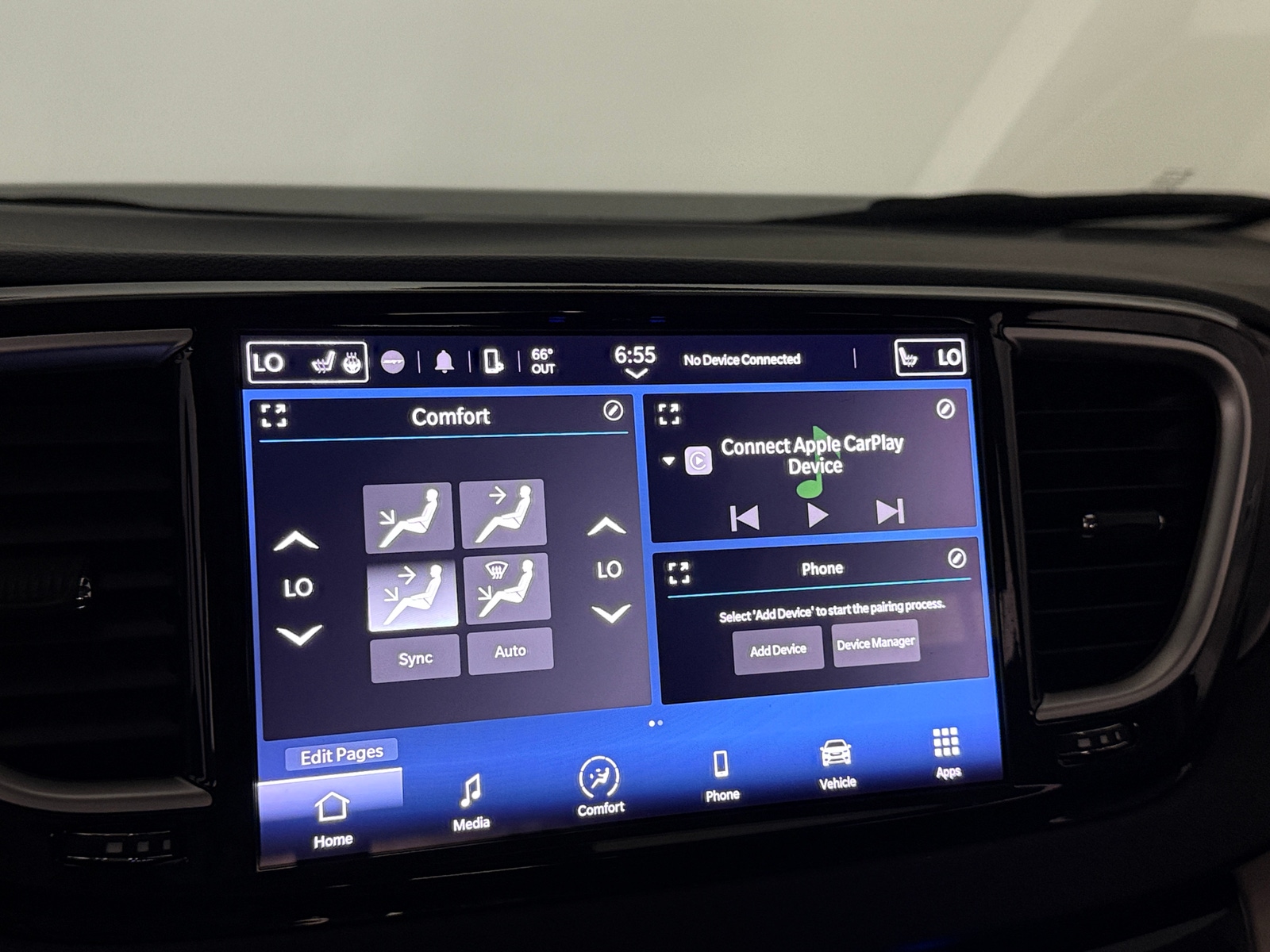 Thumbnail: 2023 Chrysler Pacifica - 3