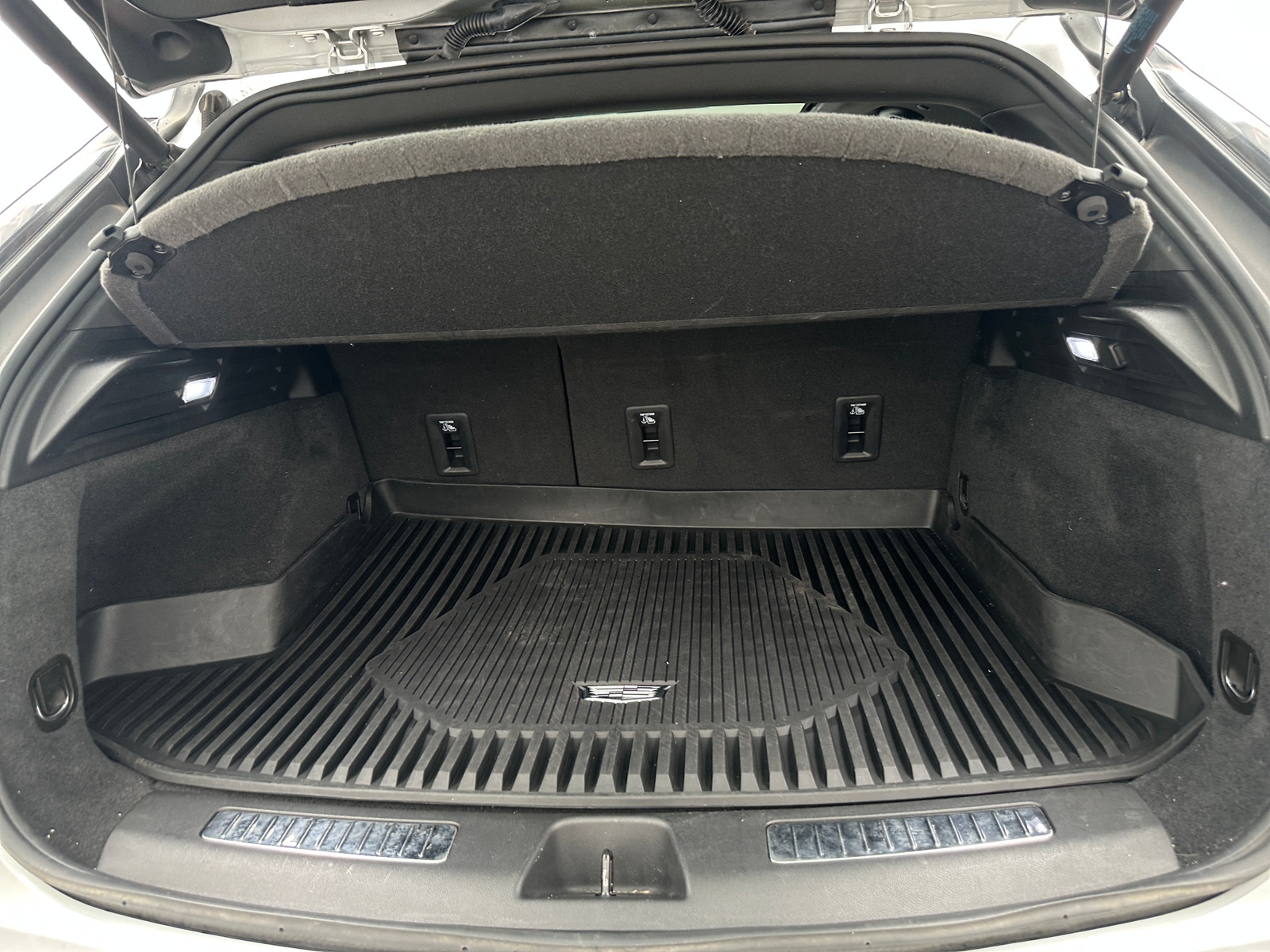 Thumbnail: 2020 Cadillac XT4 - 6