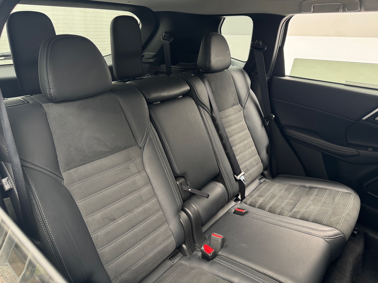 Thumbnail: 2025 Mitsubishi Outlander - 5