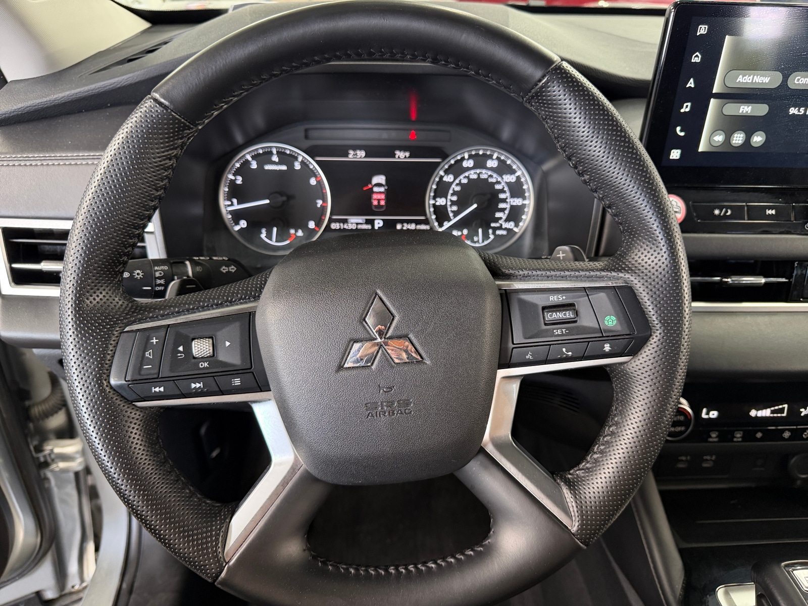 Thumbnail: 2025 Mitsubishi Outlander - 4