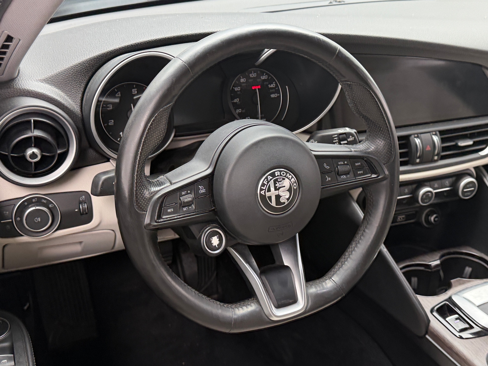 Thumbnail: 2020 Alfa Romeo Giulia - 4