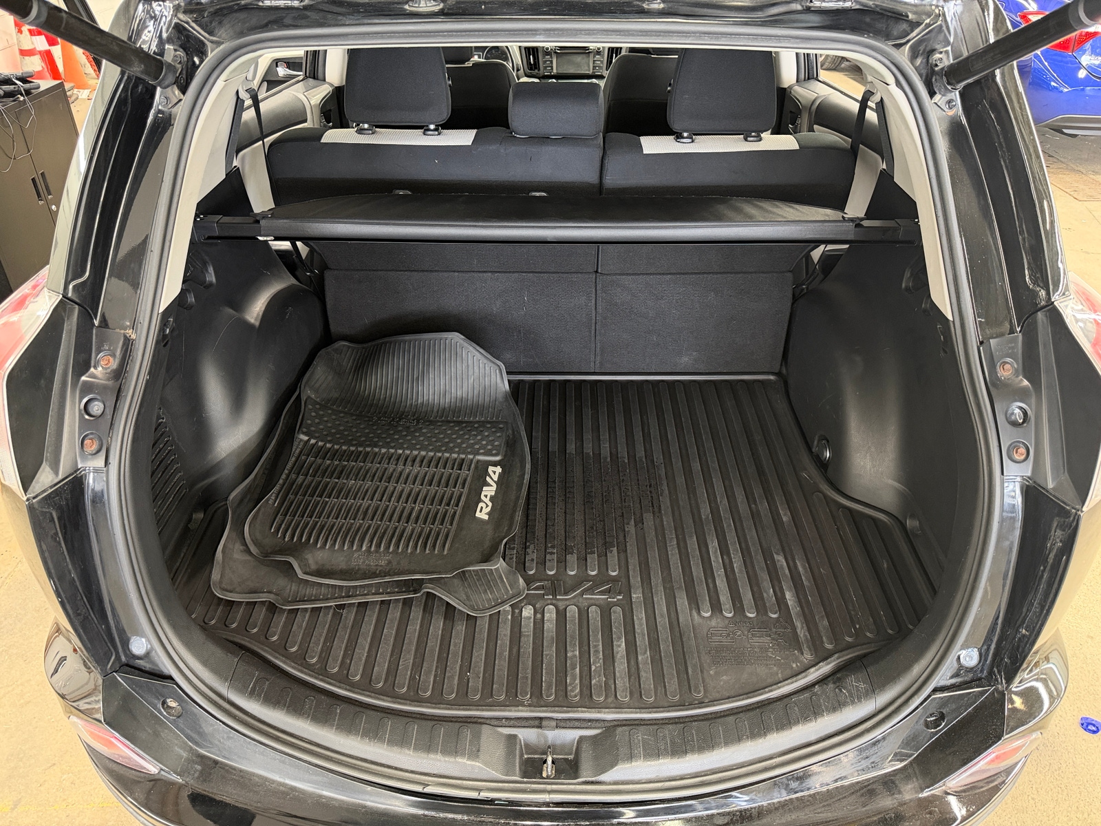Thumbnail: 2017 Toyota RAV4 - 7