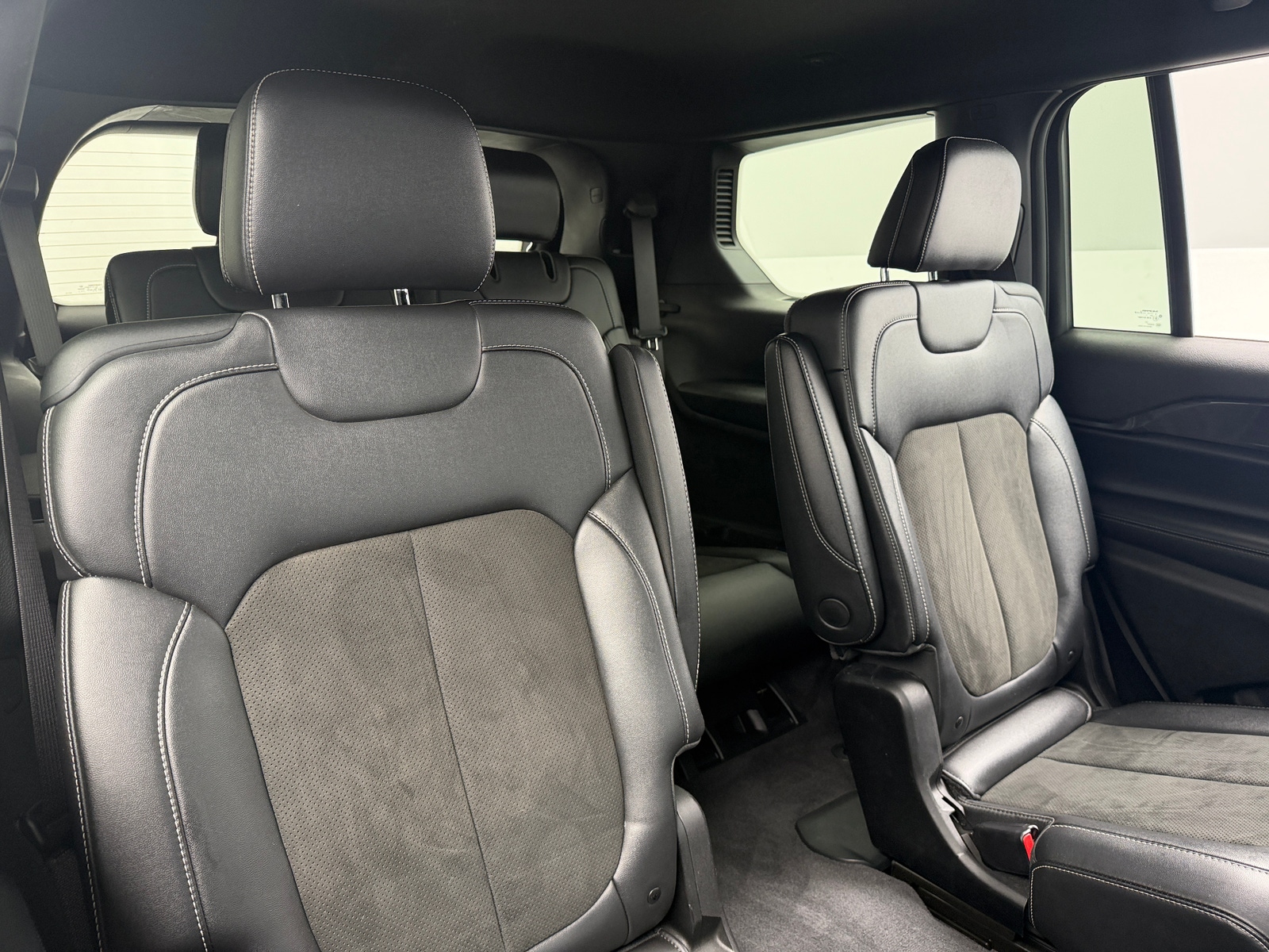 Thumbnail: 2022 Jeep Grand Cherokee L - 5