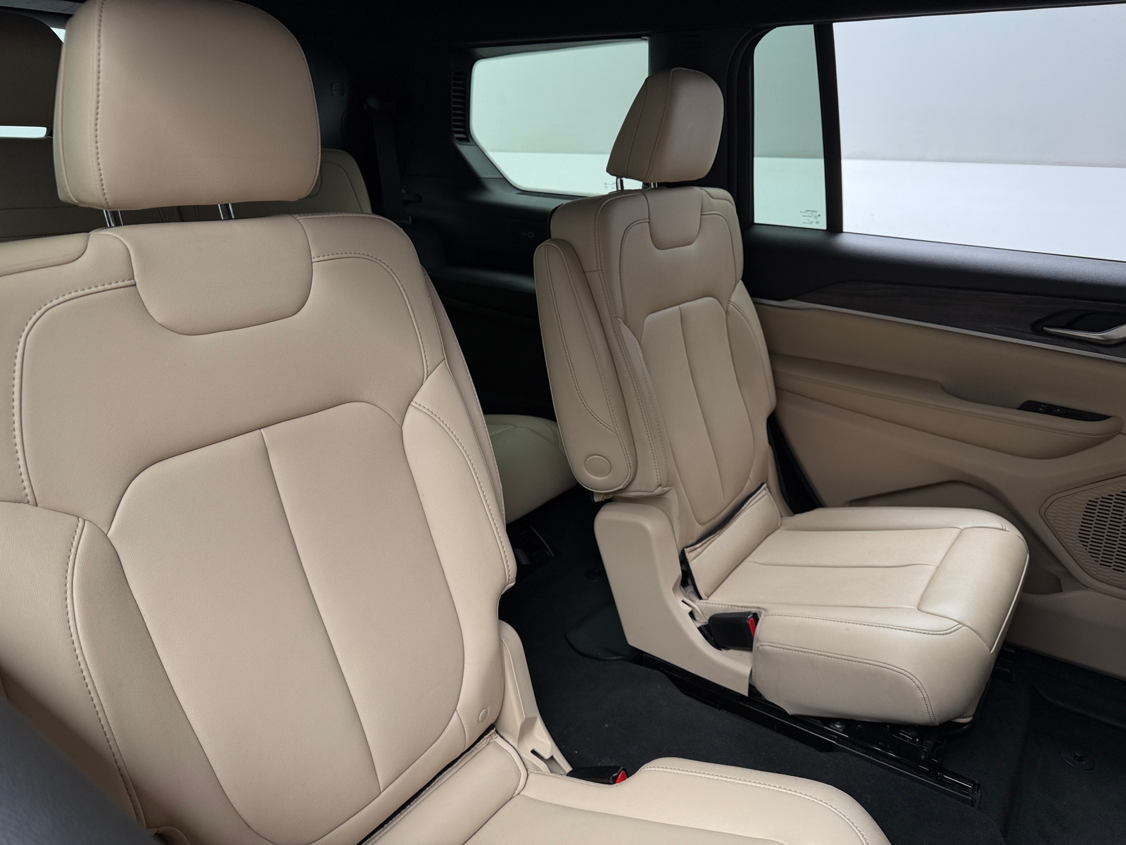 Thumbnail: 2024 Jeep Grand Cherokee L - 5