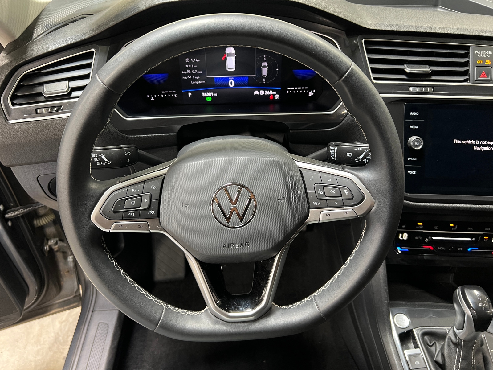 Thumbnail: 2023 Volkswagen Tiguan - 4