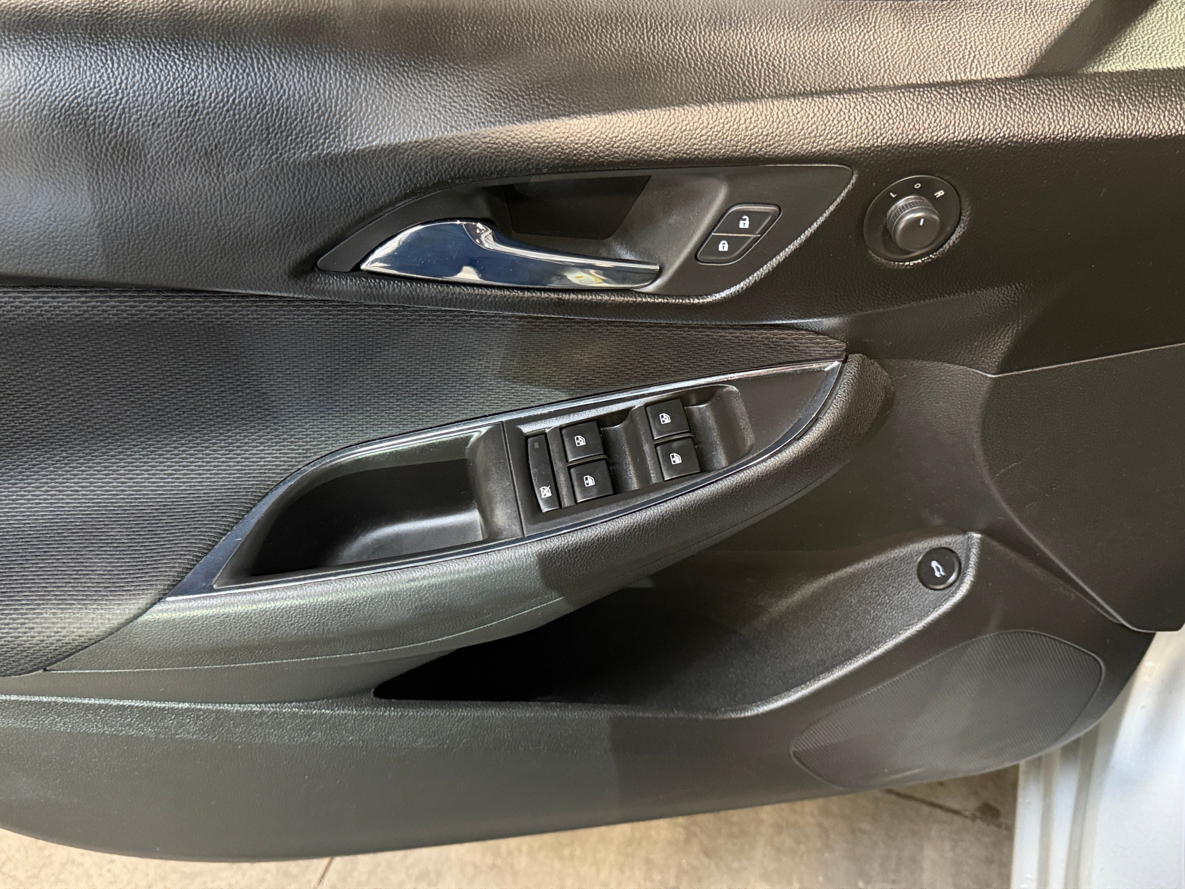 Used 2016 Chevrolet Cruze LT with VIN 1G1BE5SMXG7285601 for sale in Pewaukee, WI