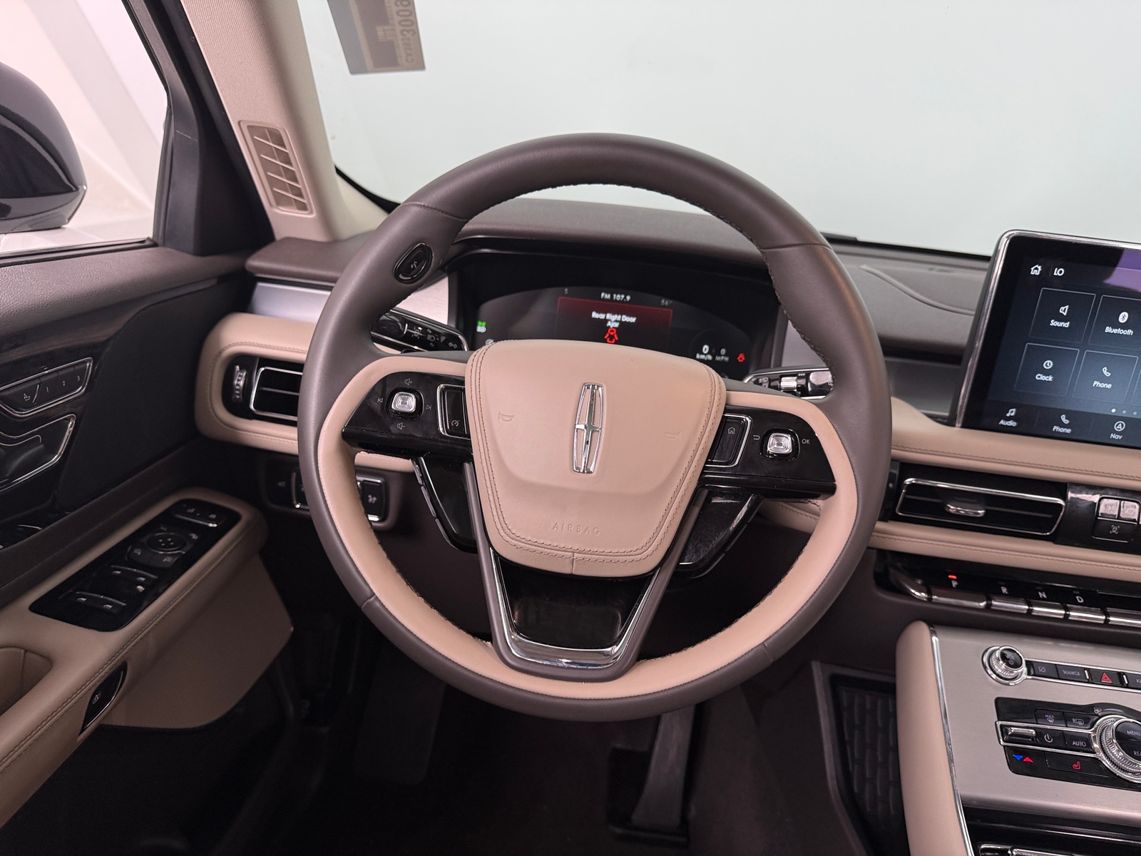 Thumbnail: 2023 Lincoln Aviator - 4