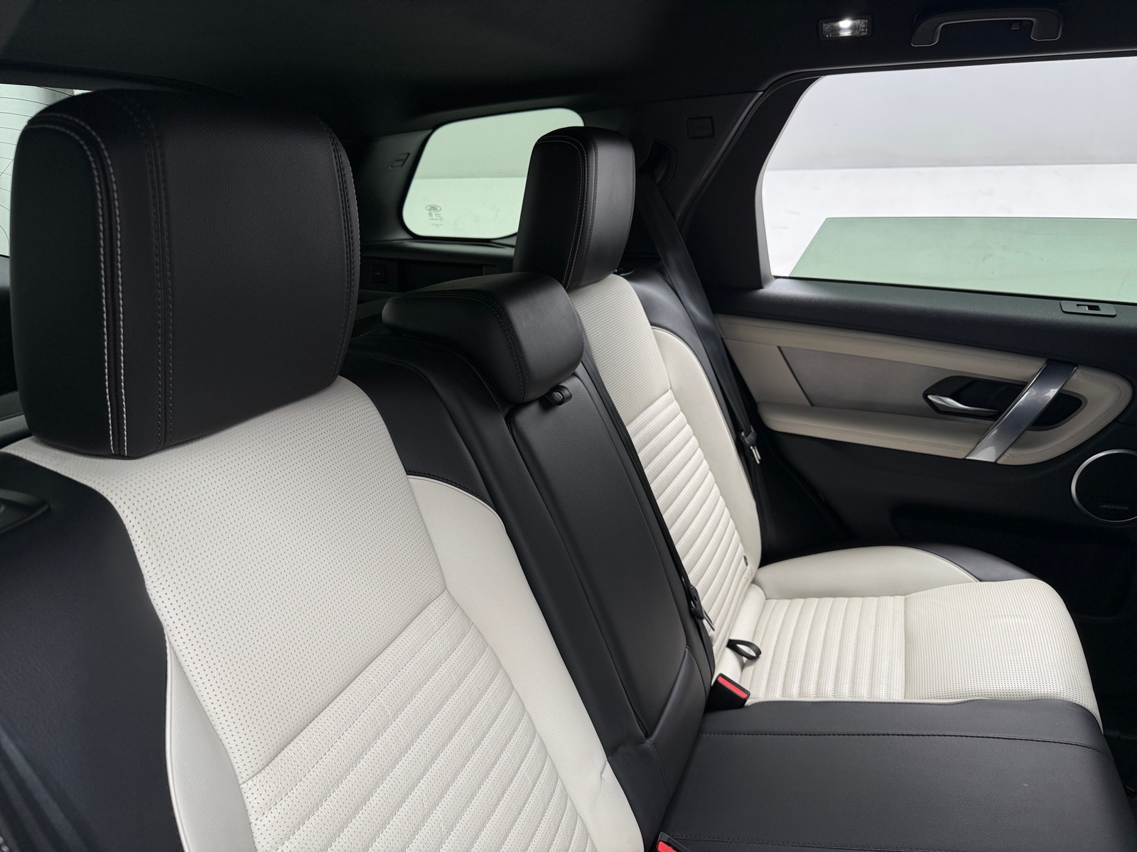 Thumbnail: 2023 Land Rover Discovery Sport - 5