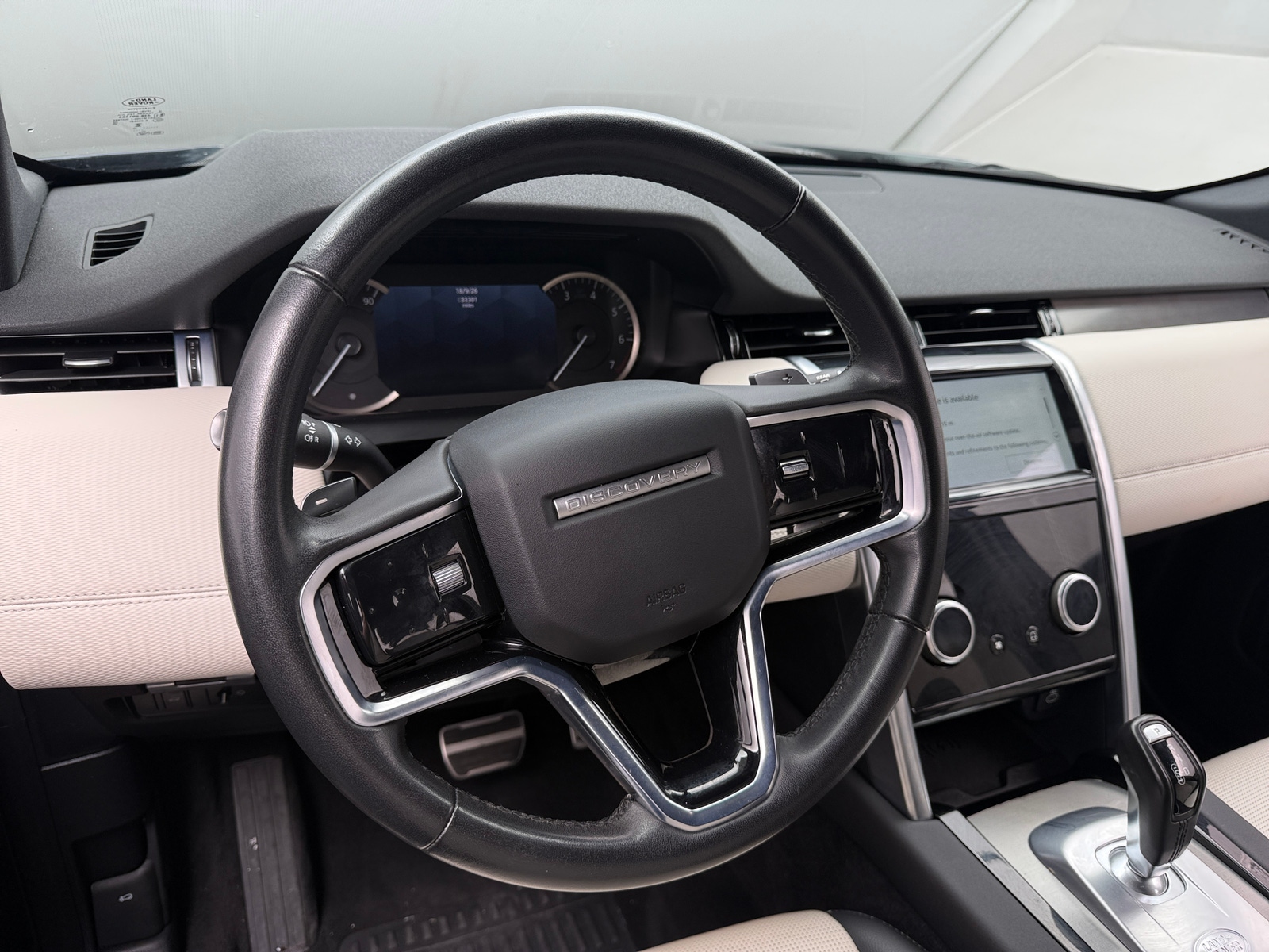 Thumbnail: 2023 Land Rover Discovery Sport - 4