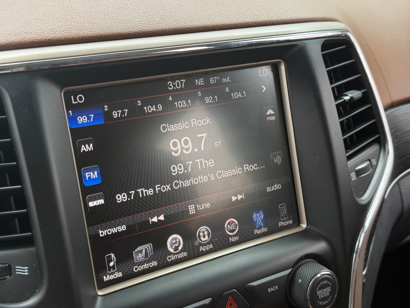 Thumbnail: 2016 Jeep Grand Cherokee - 3