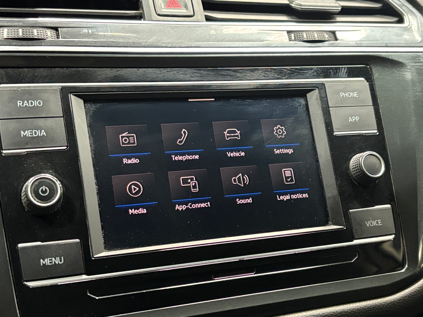 Thumbnail: 2020 Volkswagen Tiguan - 4