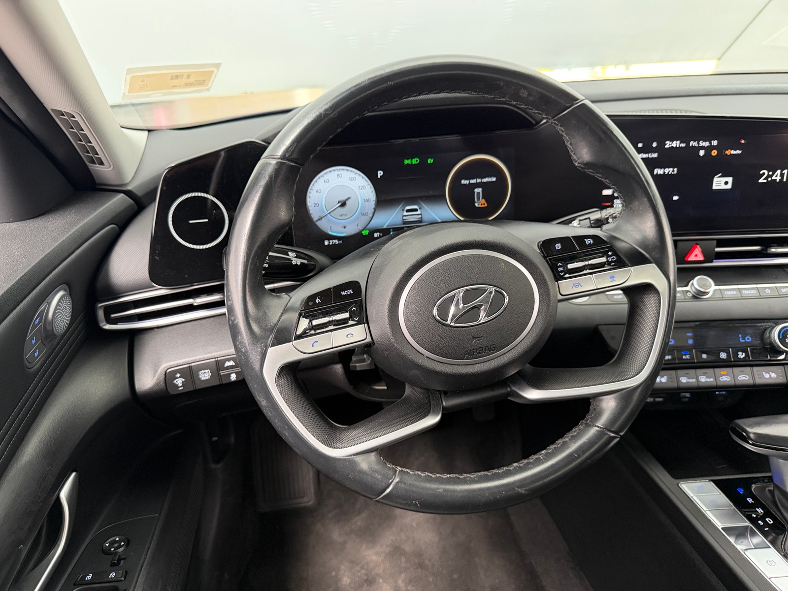 Thumbnail: 2023 Hyundai Elantra - 4