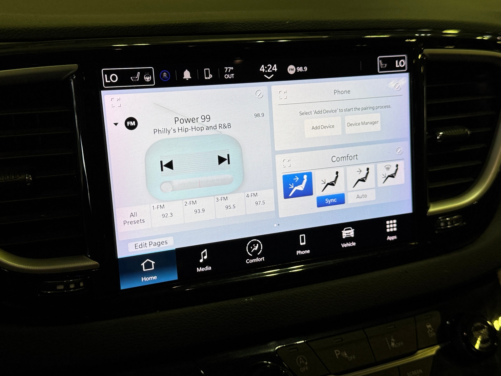 Thumbnail: 2023 Chrysler Pacifica - 3