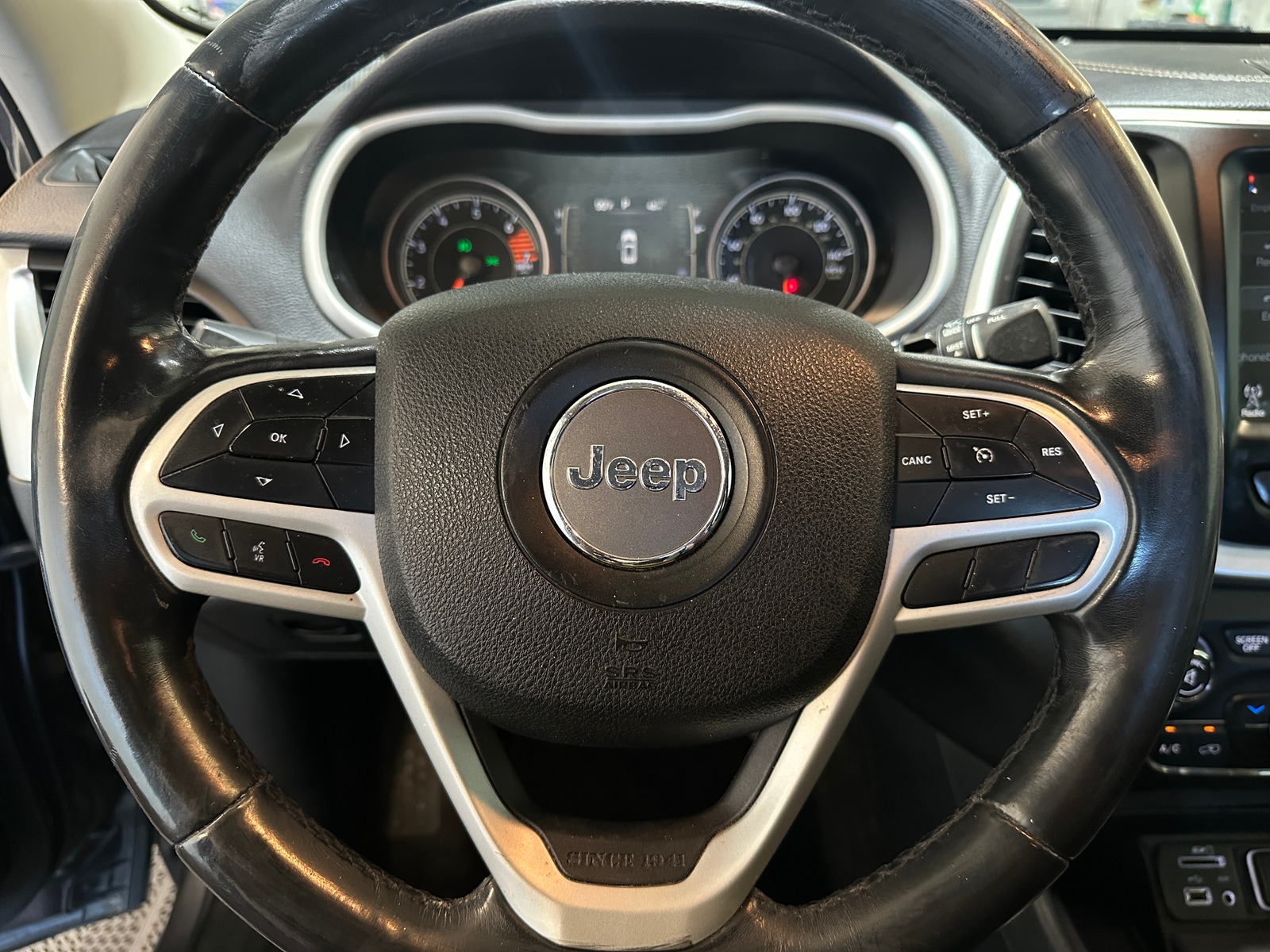 Thumbnail: 2018 Jeep Cherokee - 5