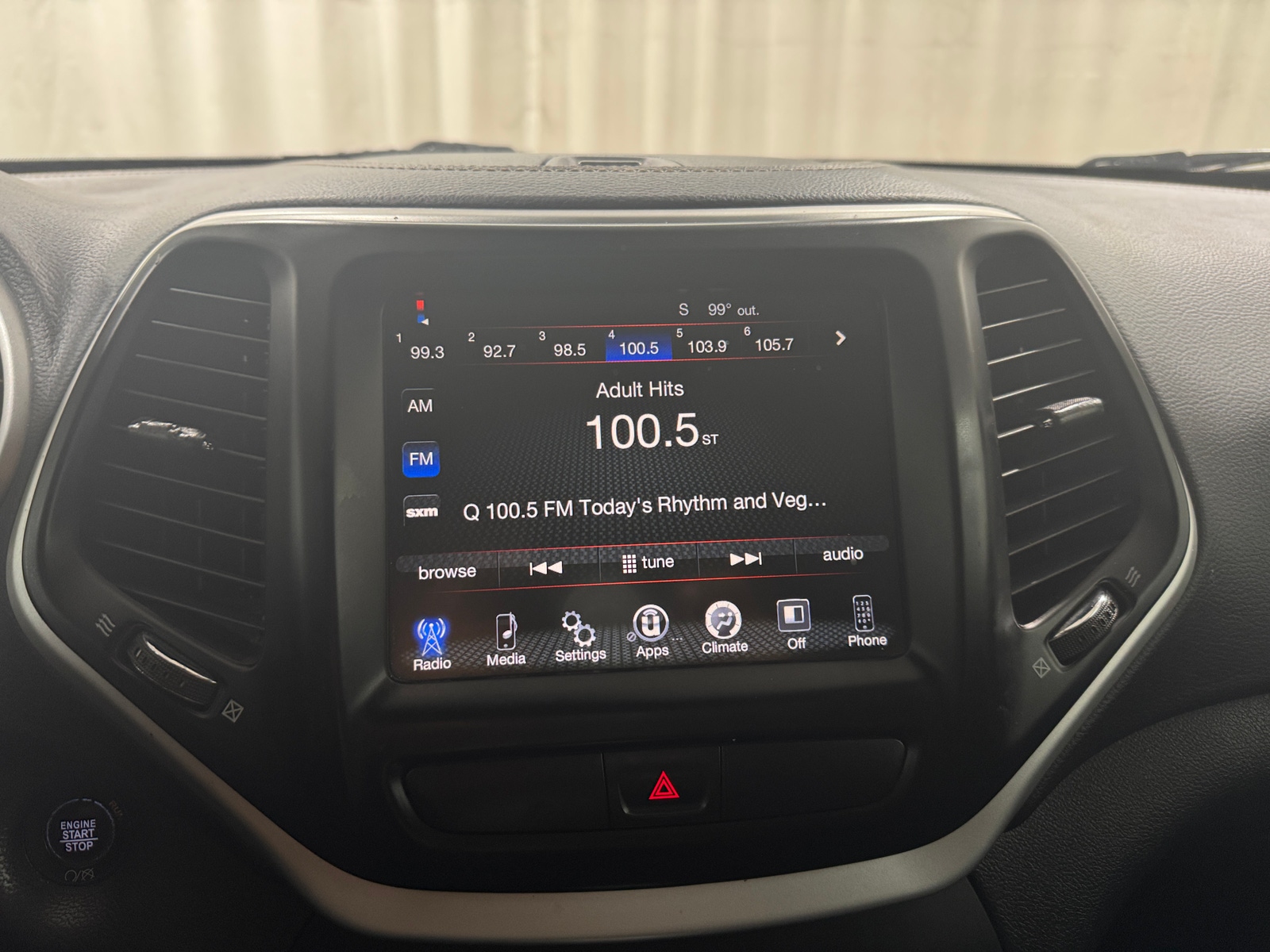 Thumbnail: 2018 Jeep Cherokee - 4