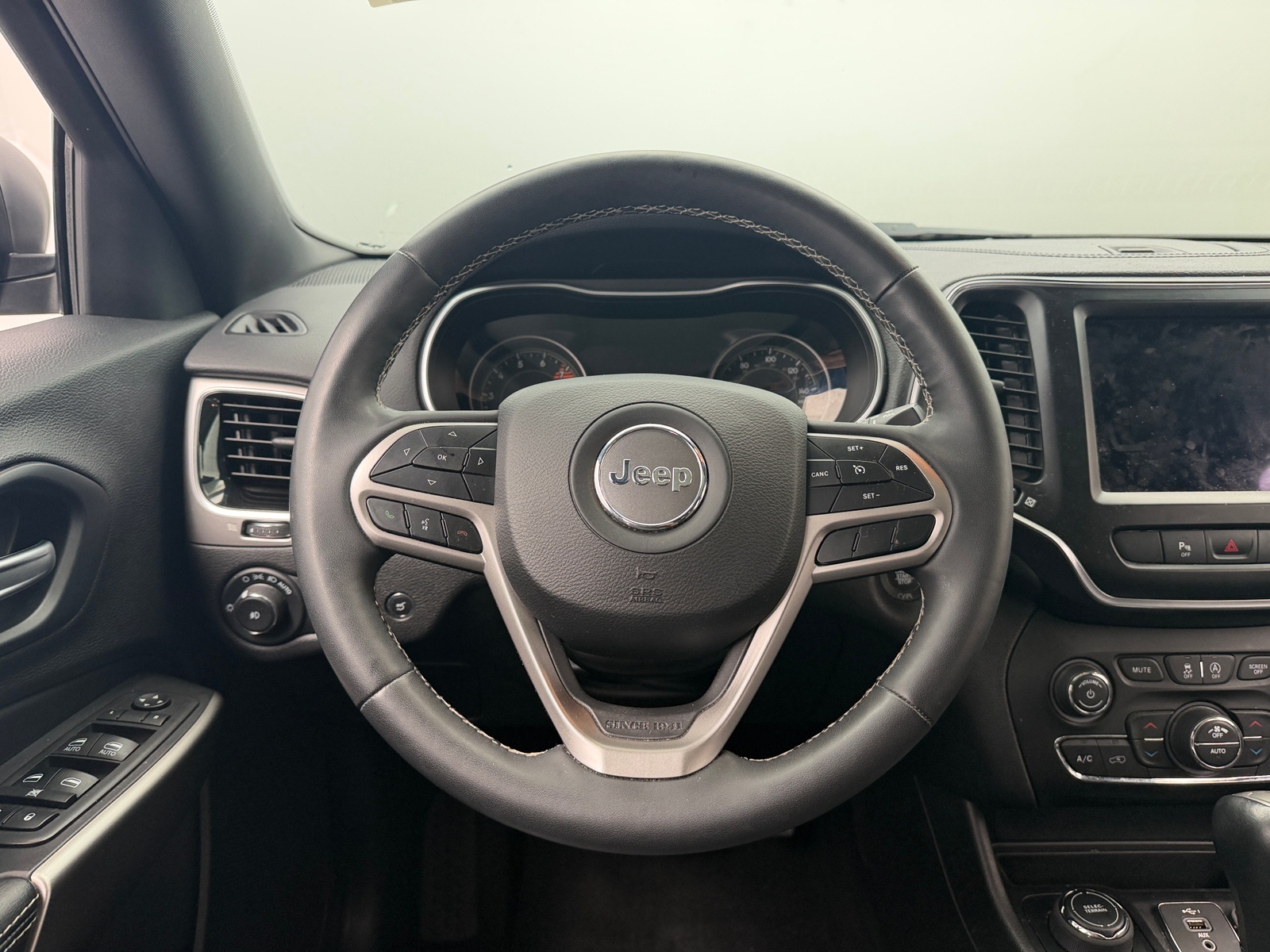Thumbnail: 2021 Jeep Cherokee - 4