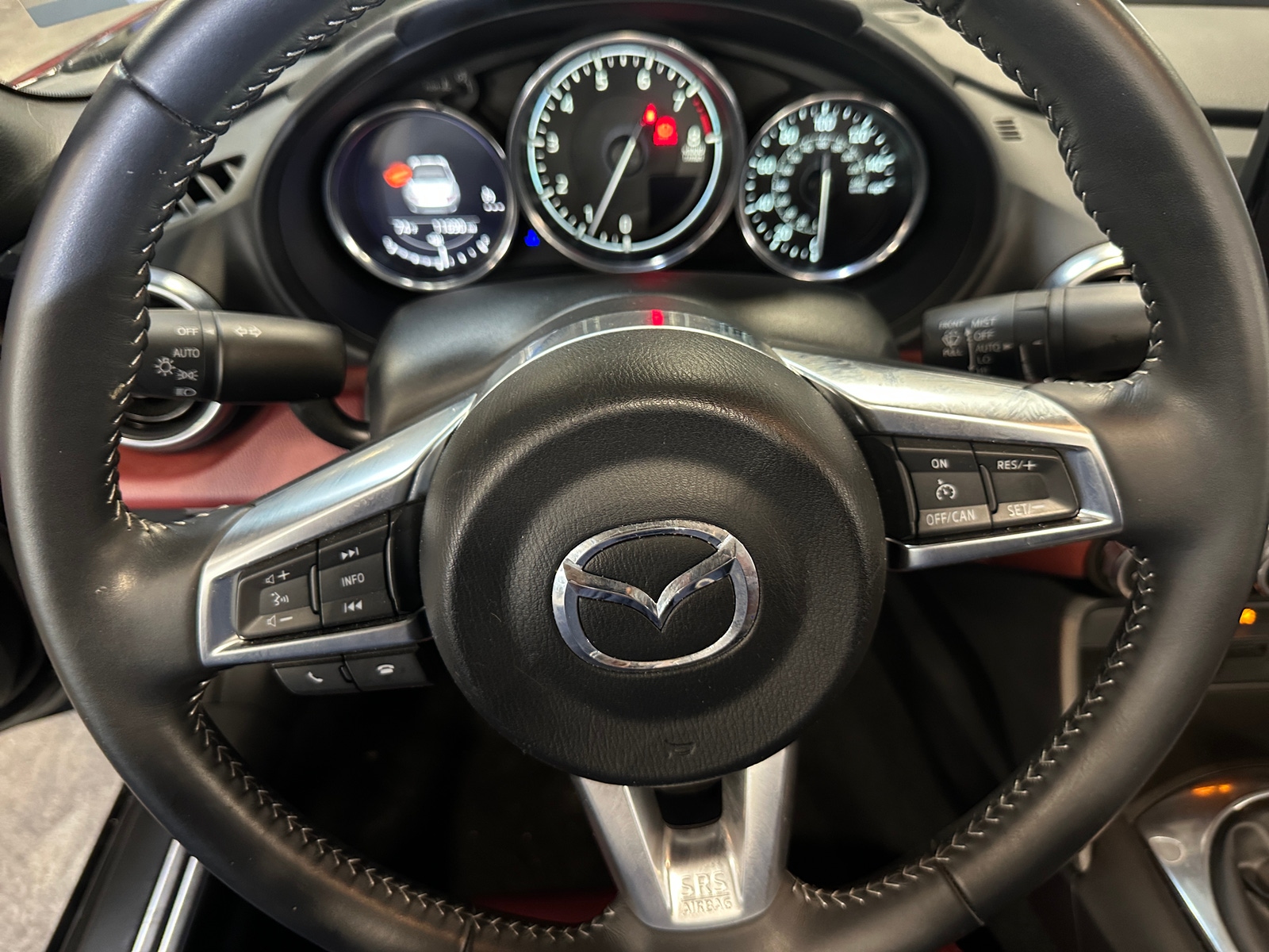 Thumbnail: 2020 Mazda MX-5 Miata - 4