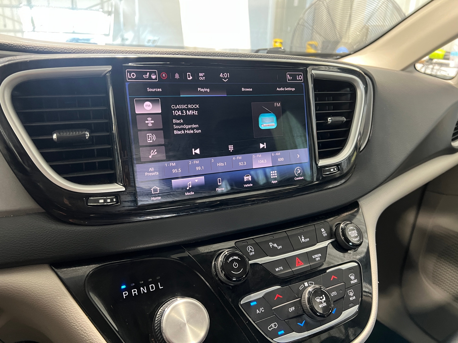 Thumbnail: 2024 Chrysler Pacifica - 3