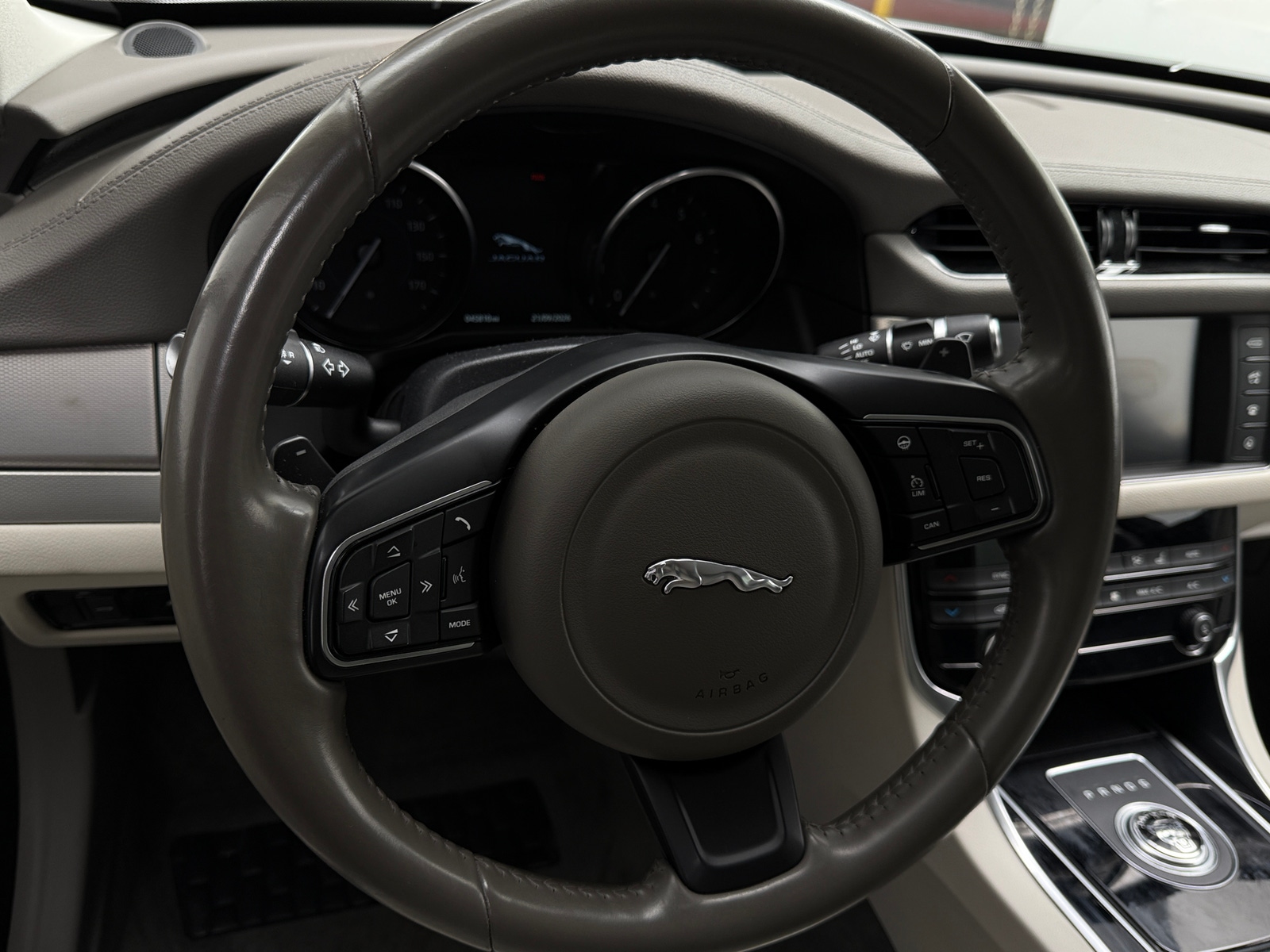 Thumbnail: 2017 Jaguar XF - 4