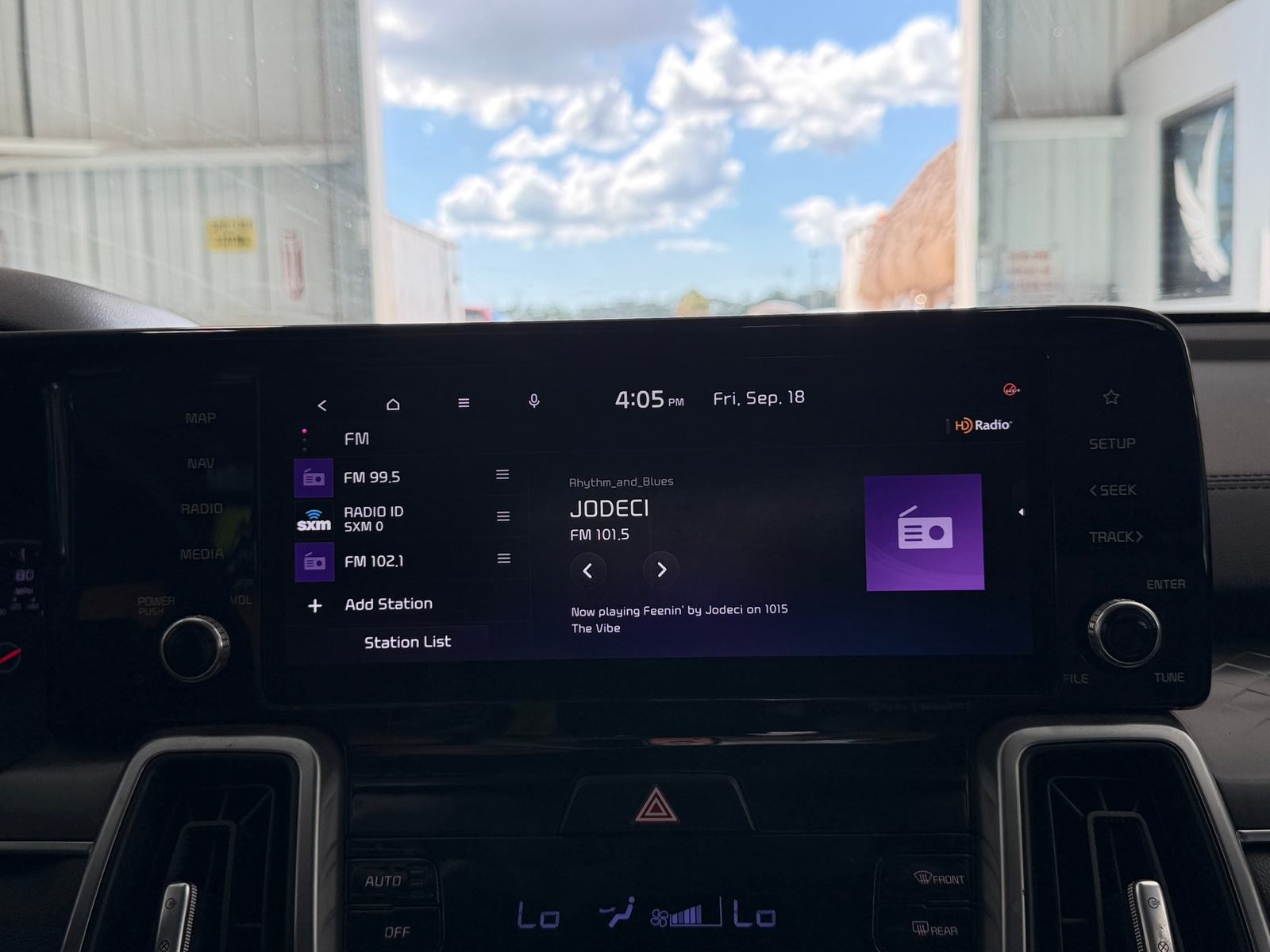 Thumbnail: 2022 Kia Sorento - 3