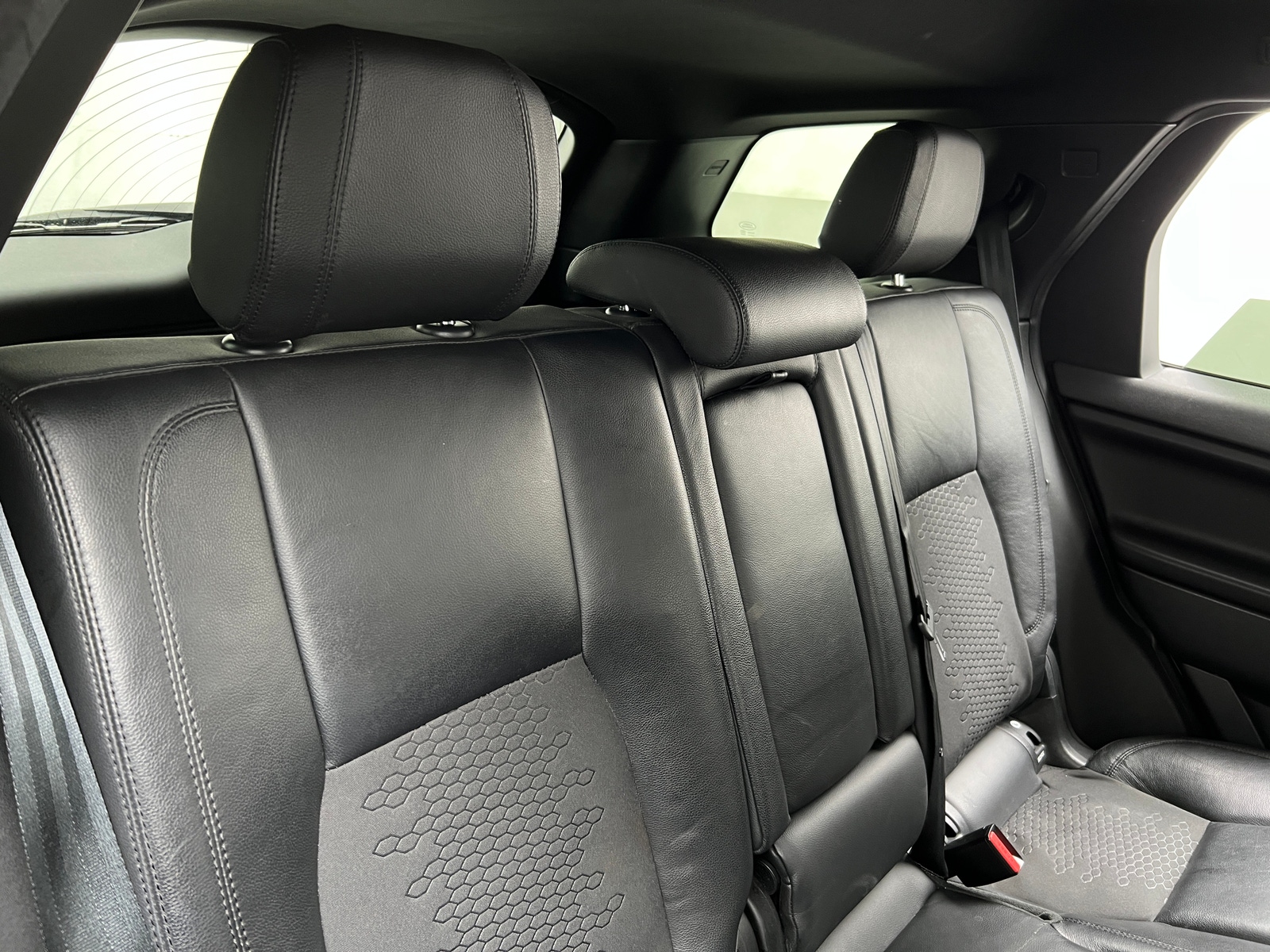 Thumbnail: 2017 Land Rover Discovery Sport - 5