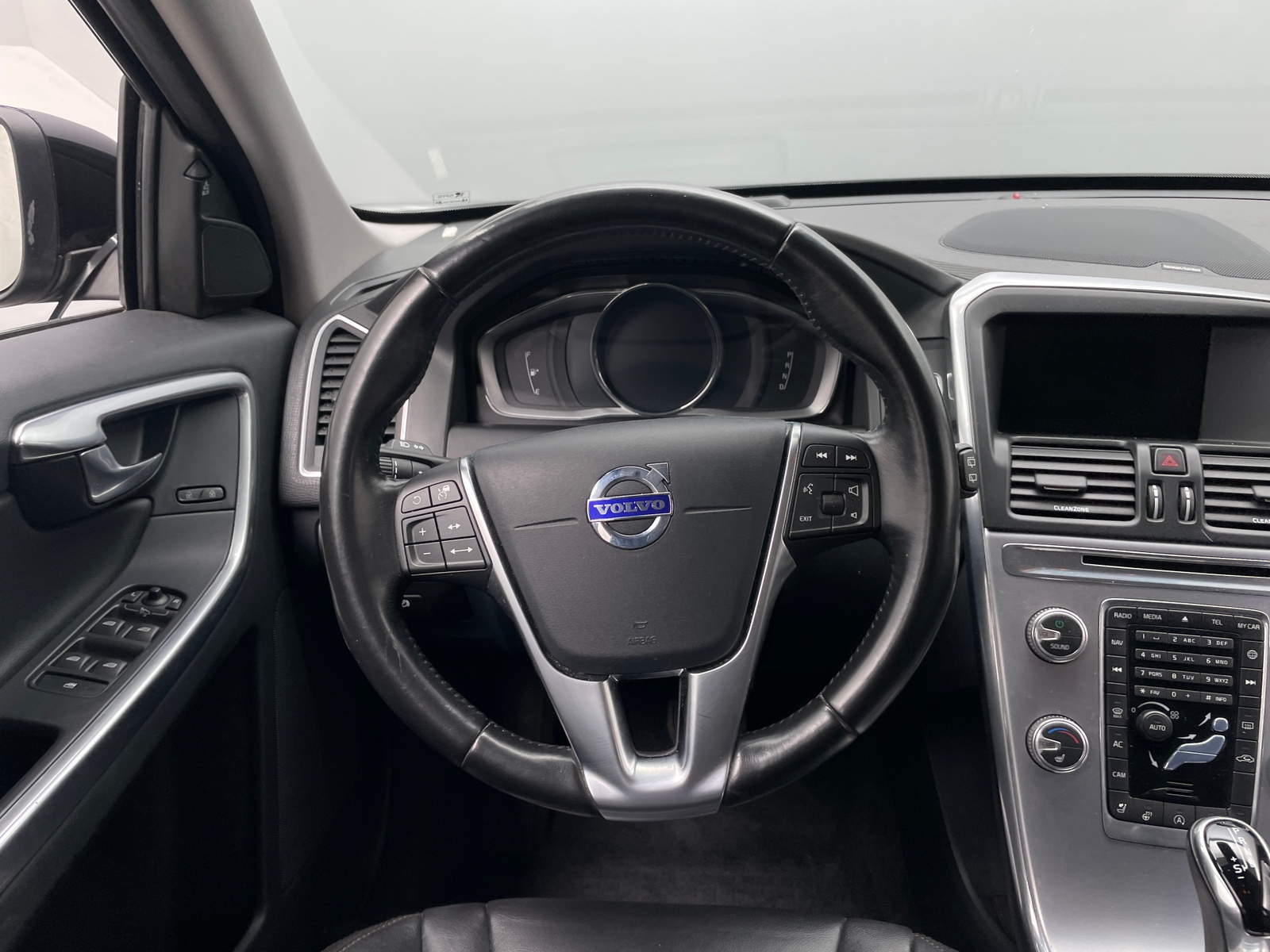 Thumbnail: 2017 Volvo XC60 - 4