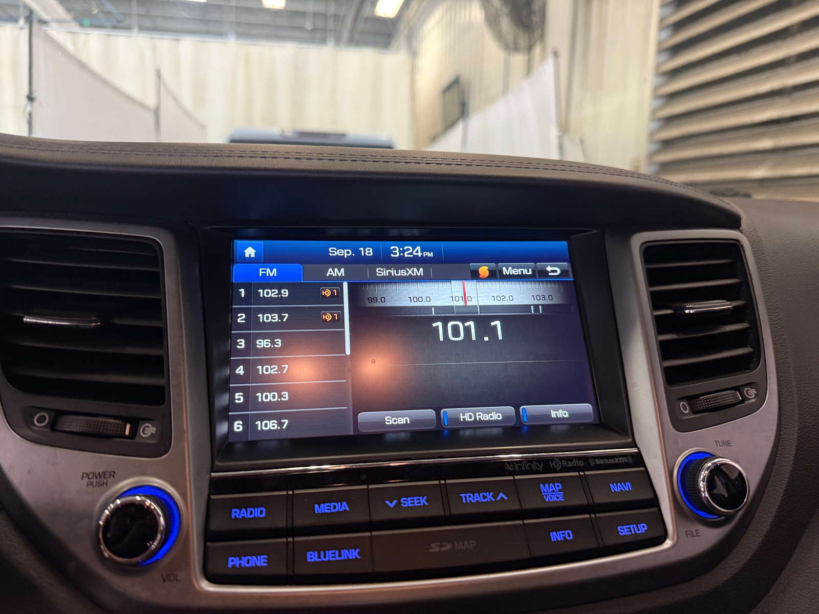 Thumbnail: 2017 Hyundai Tucson - 4