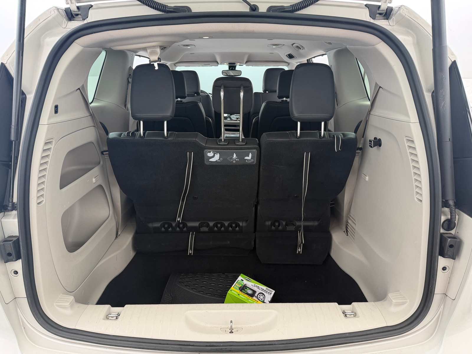 Thumbnail: 2017 Chrysler Pacifica - 6